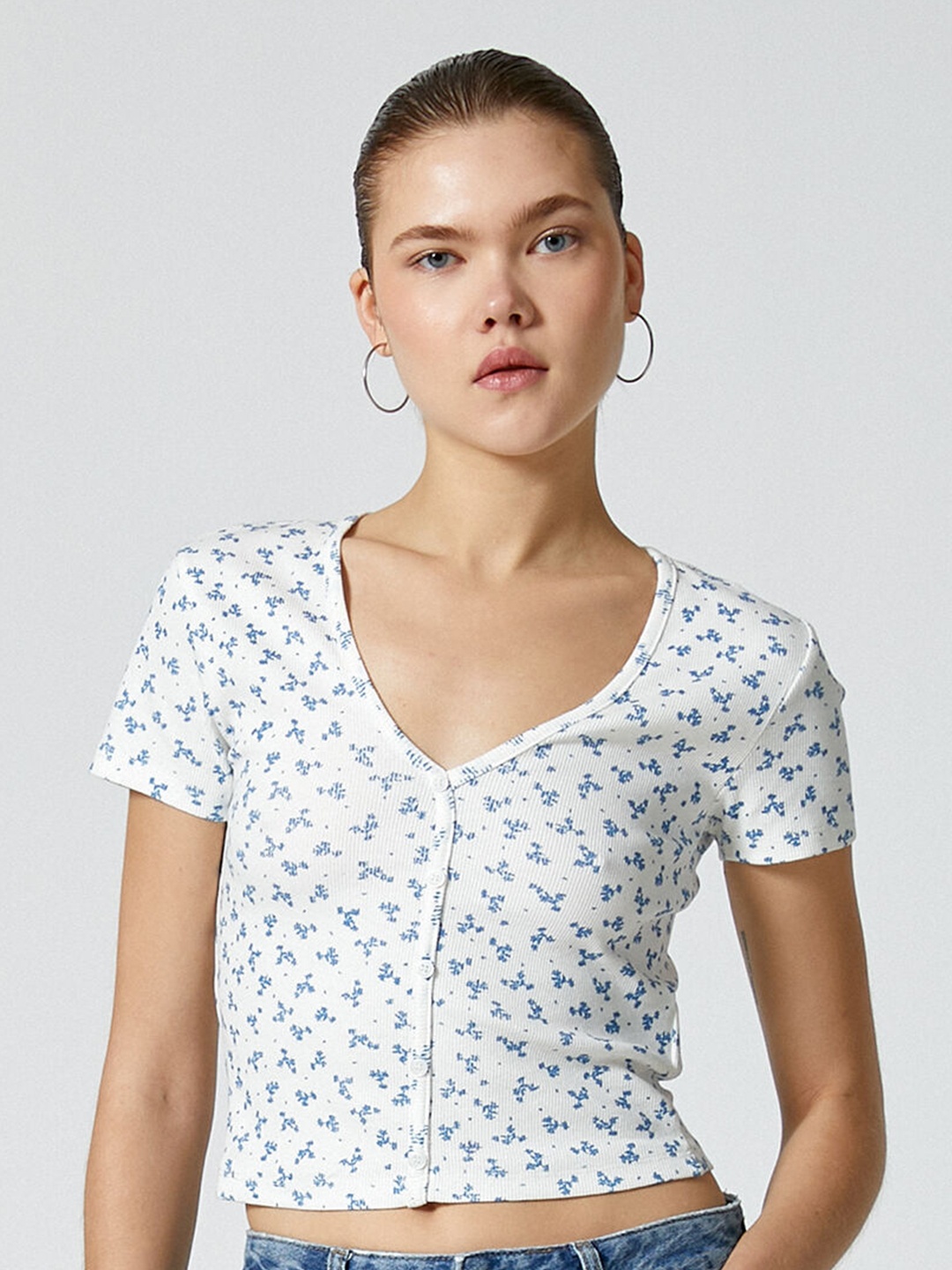 

Koton Women Printed V-Neck Crop T-shirt, White