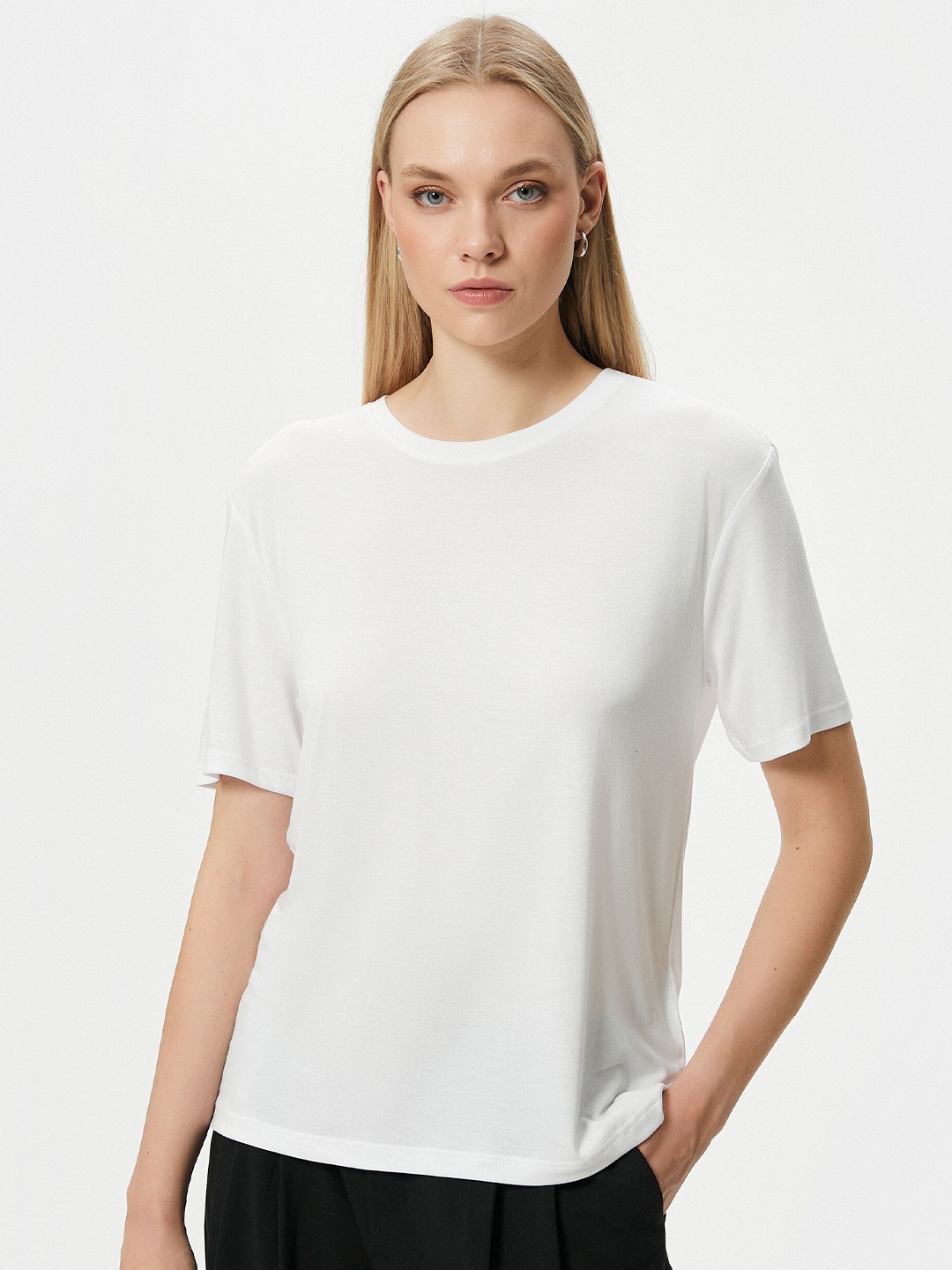 

Koton Round Neck Drop-Shoulder Sleeves T-shirt, White