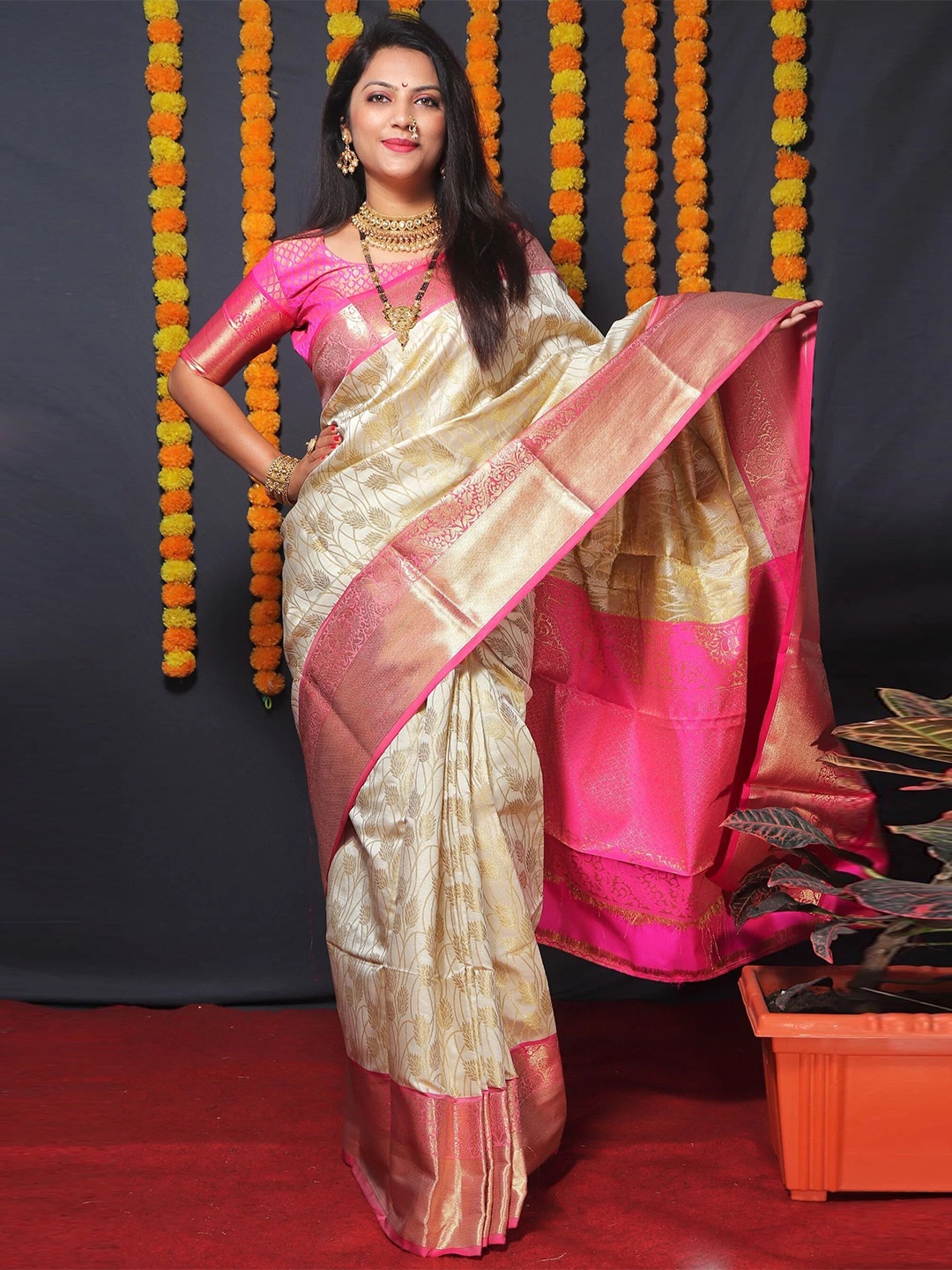 

SILKWEAR Floral Woven Design Zari Silk Cotton Banarasi Saree, Cream