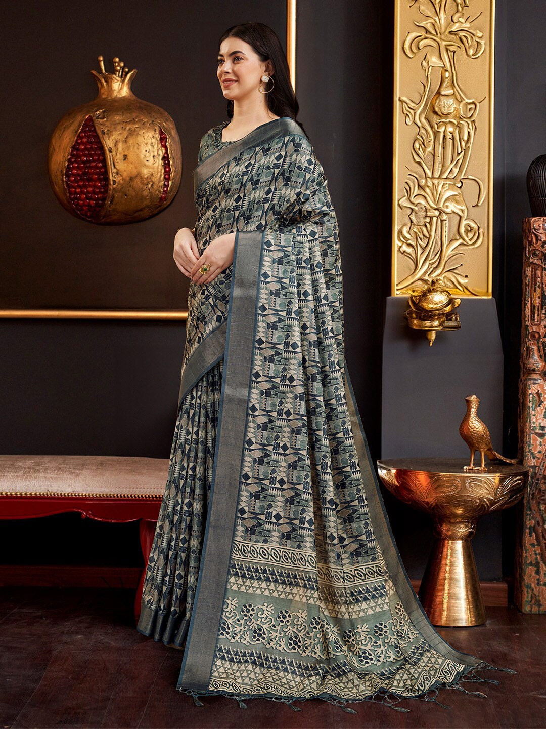 

Ishin Geometric Printed Zari Saree, Grey