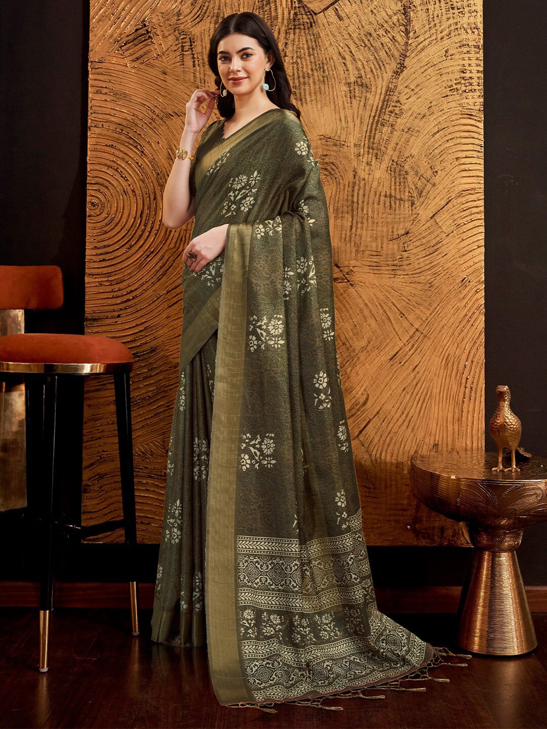 

Ishin Floral Printed Saree, Green