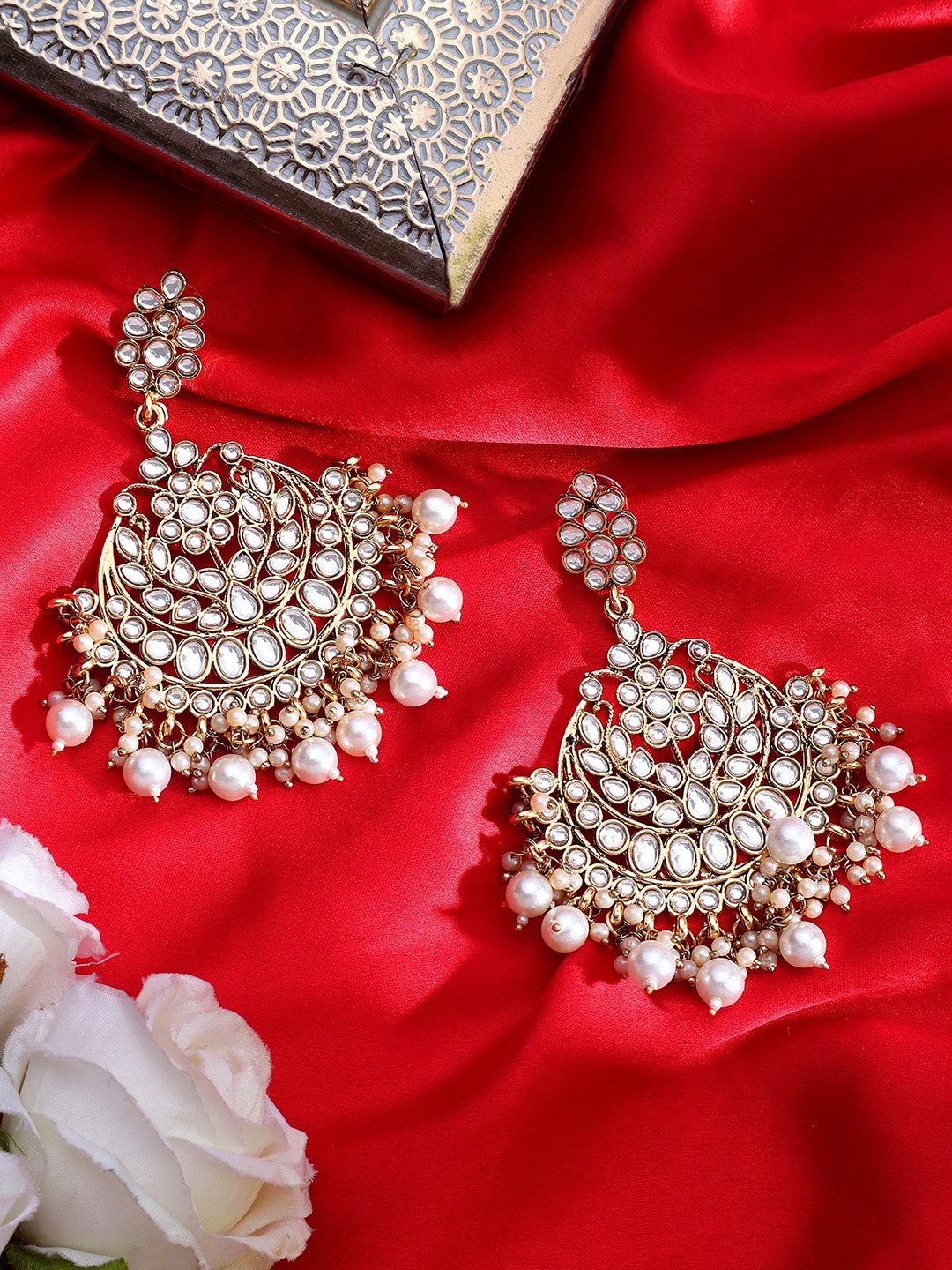 

AARSHVI Gold-Plated Kundan Contemporary Chandbalis