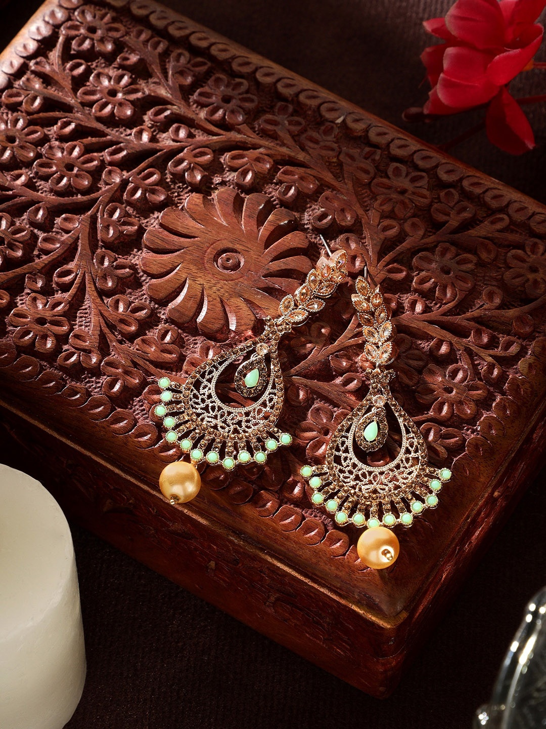 

AARSHVI Gold-Plated American Diamond Kundan Zircon-Studded Contemporary Chandbalis