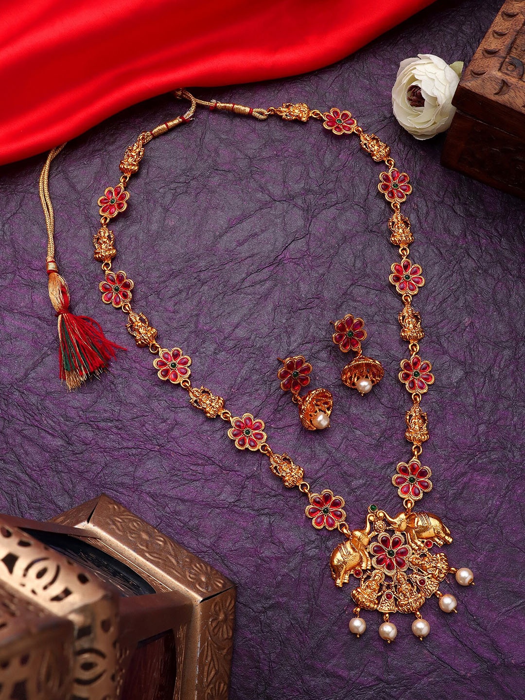 

AARSHVI Gold-Plated Stone-Studded & Pearl Beaded Jewellery Set