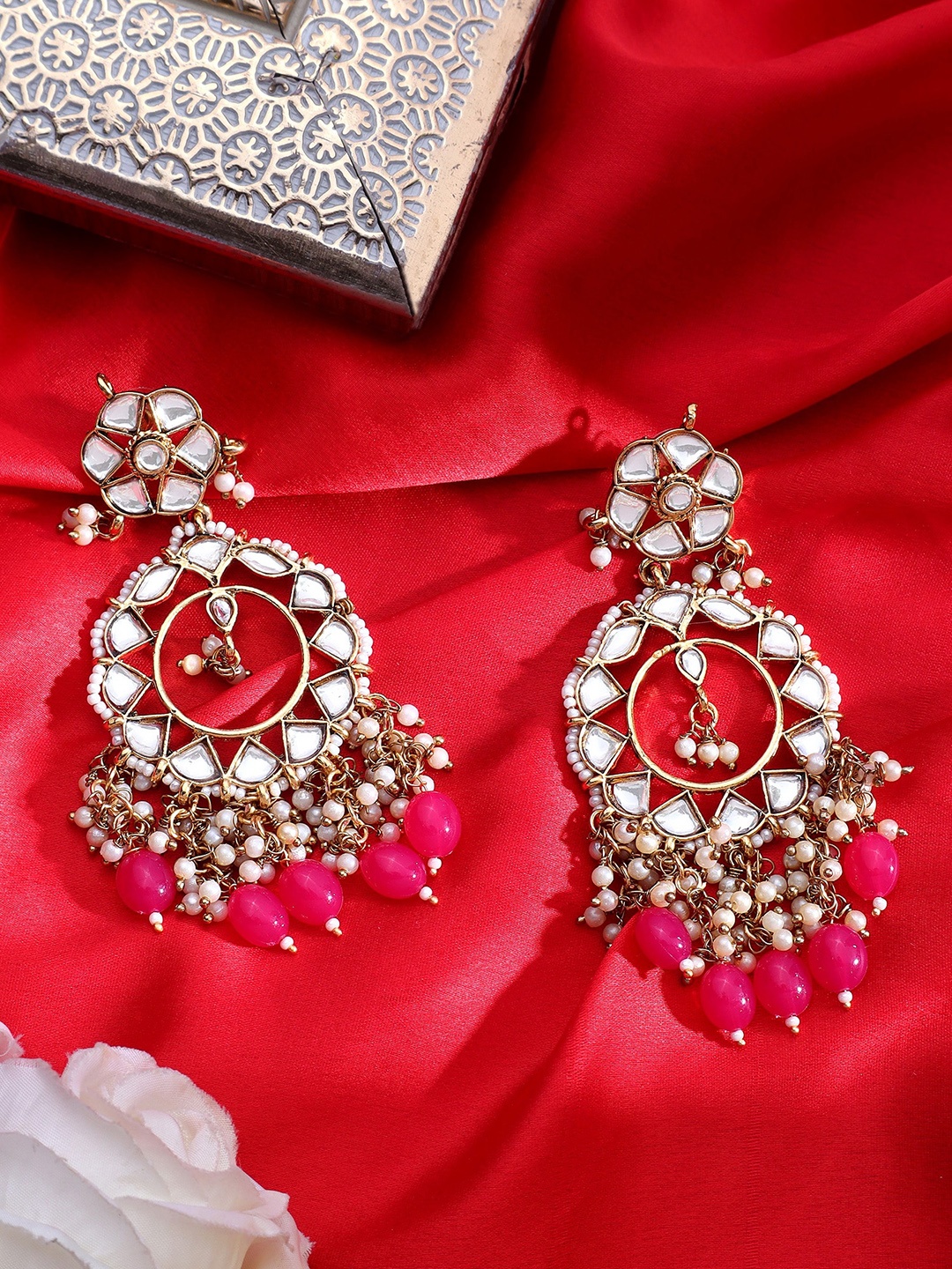 

AARSHVI Gold-Plated Kundan Circular Shaped Drop Earrings
