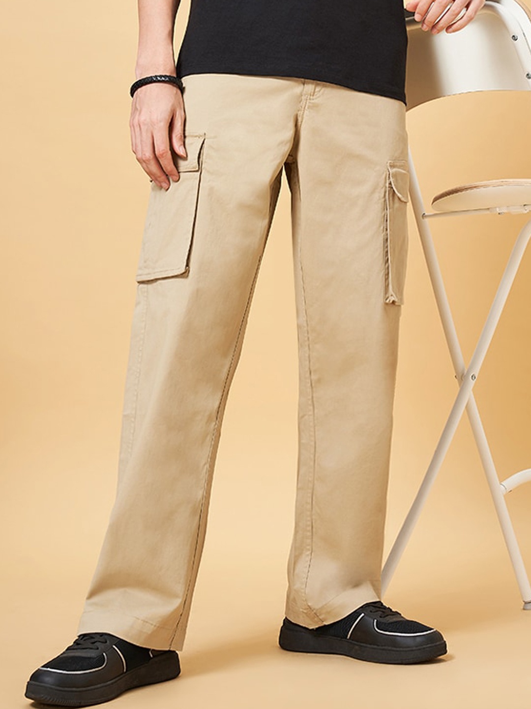 

YU by Pantaloons Men Straight Fit Pure Cotton Cargos Trousers, Beige