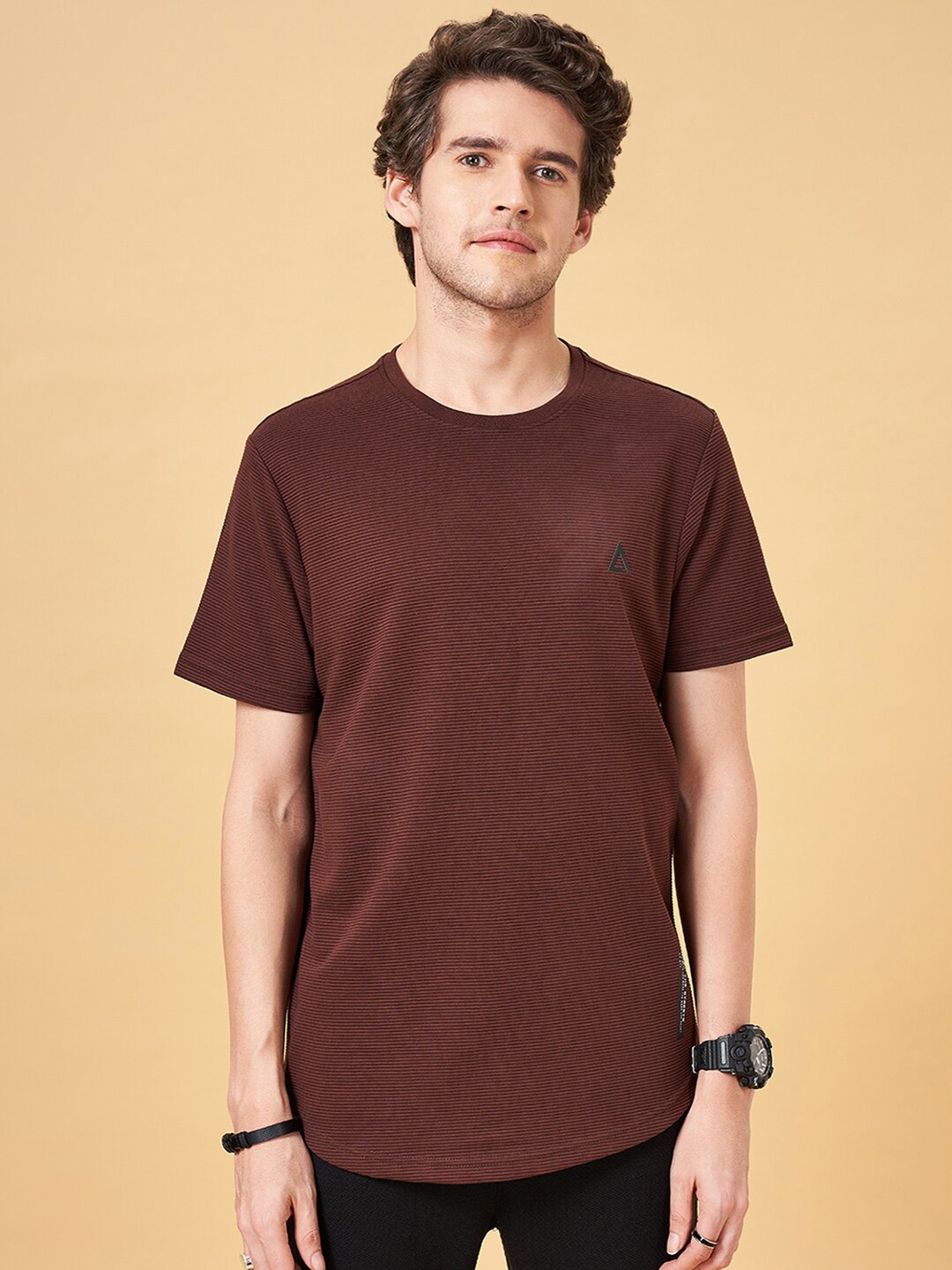 

Street 808 by Pantaloons Self Design Round Neck Short Sleeves T-shirt, Burgundy