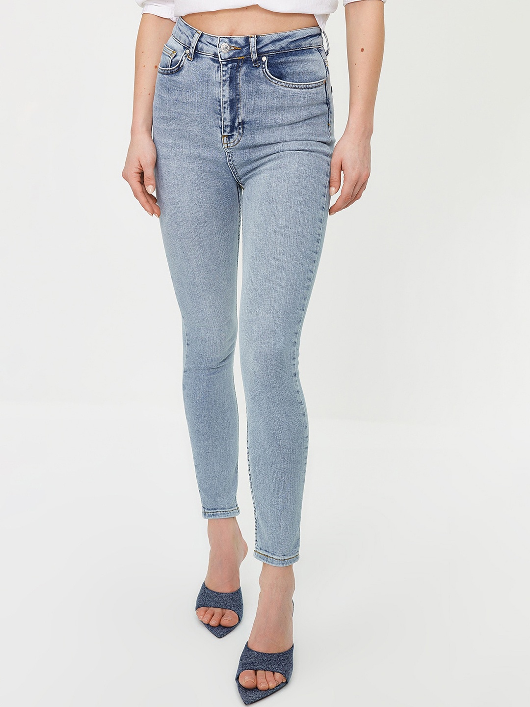 

Trendyol Women Clean Look Light Fade Jeans, Blue