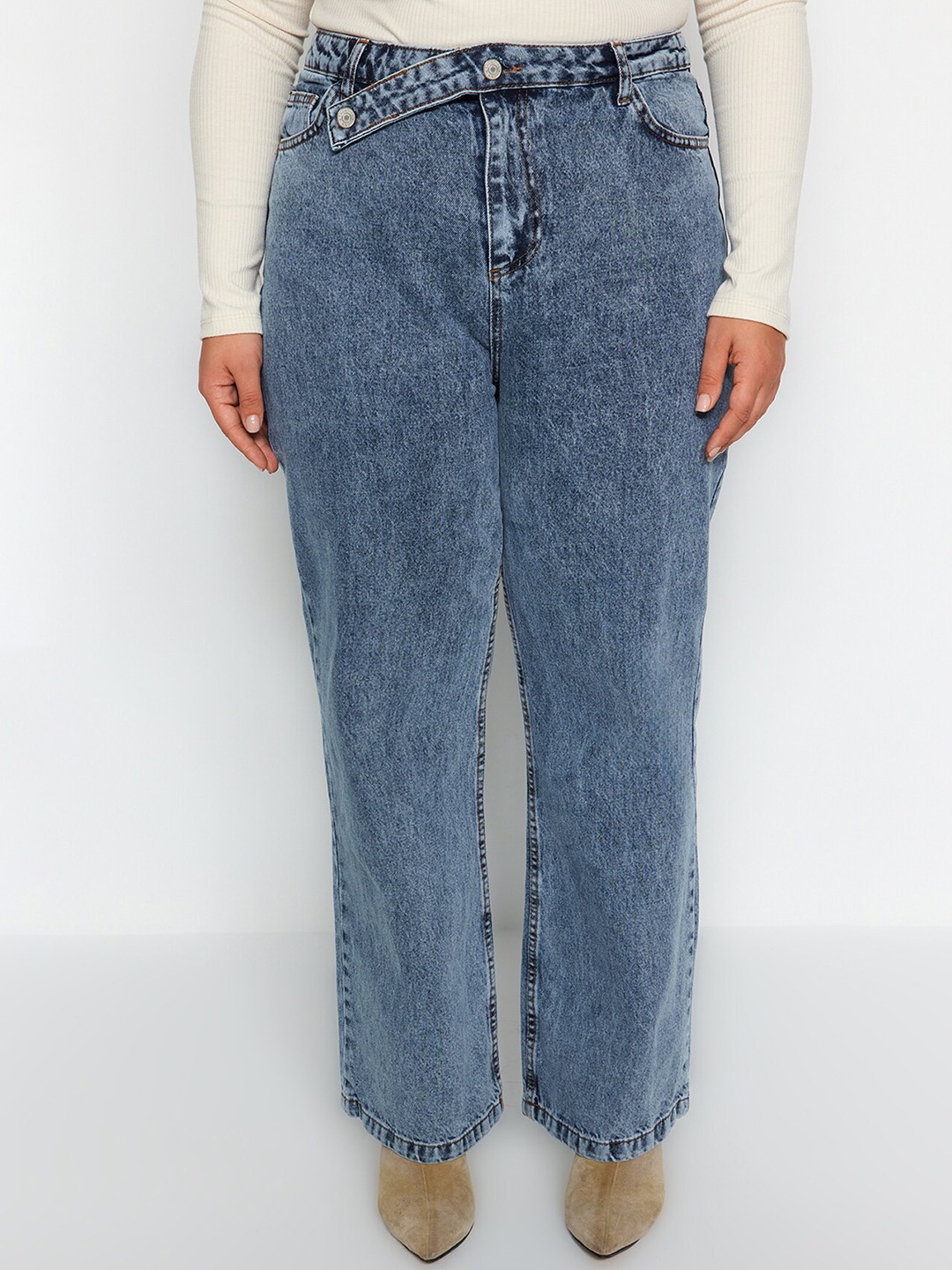 

Trendyol Women Clean Look Heavy Fade Mid-Rise Cotton Jeans, Blue