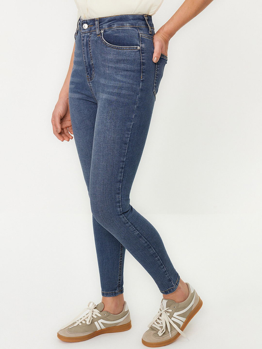 

Trendyol Women Mid Rise Clean Look Stretchable Jeans, Blue