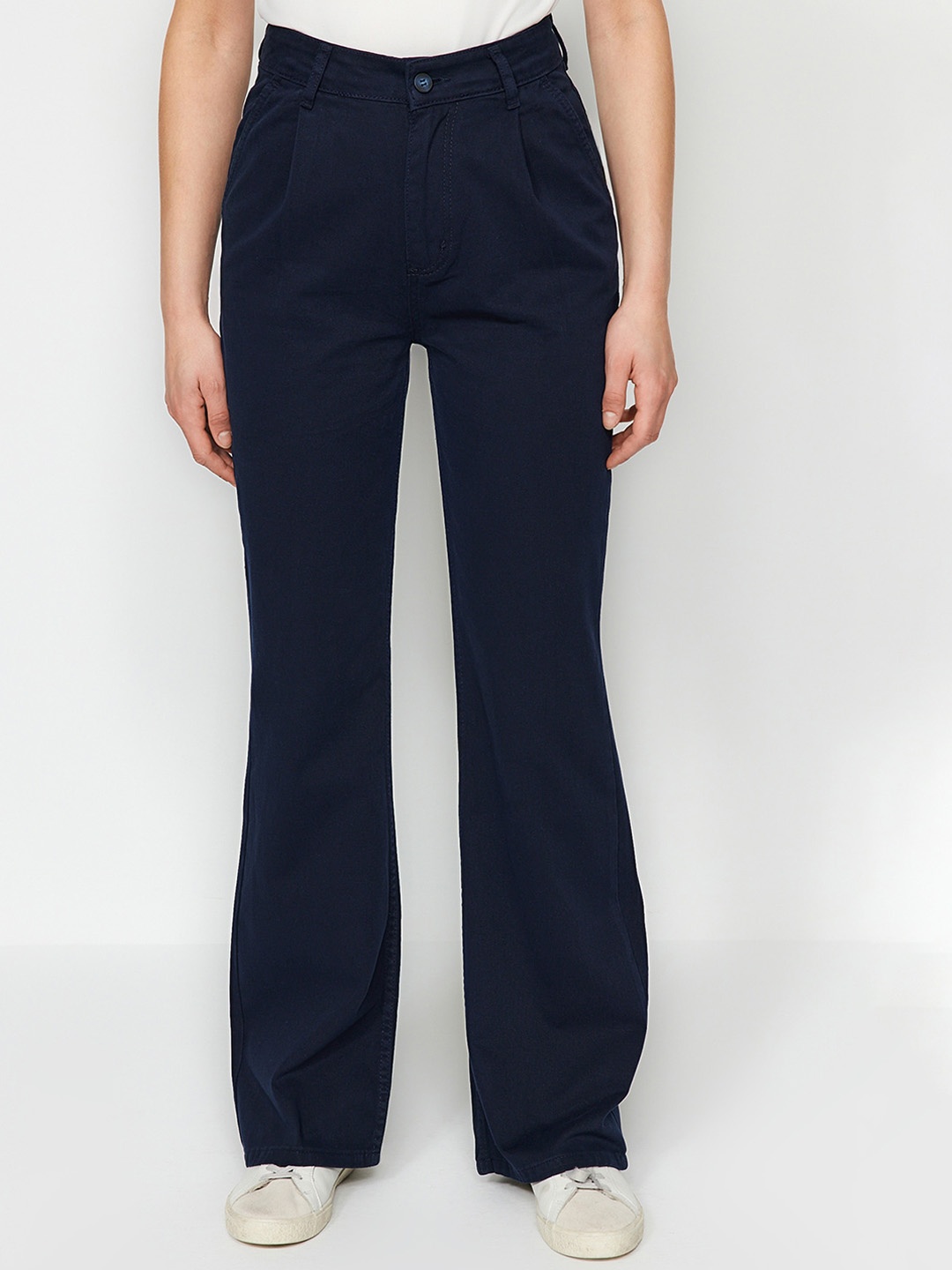 

Trendyol Women Clean Look Mid Rise Pure Cotton Jeans, Navy blue
