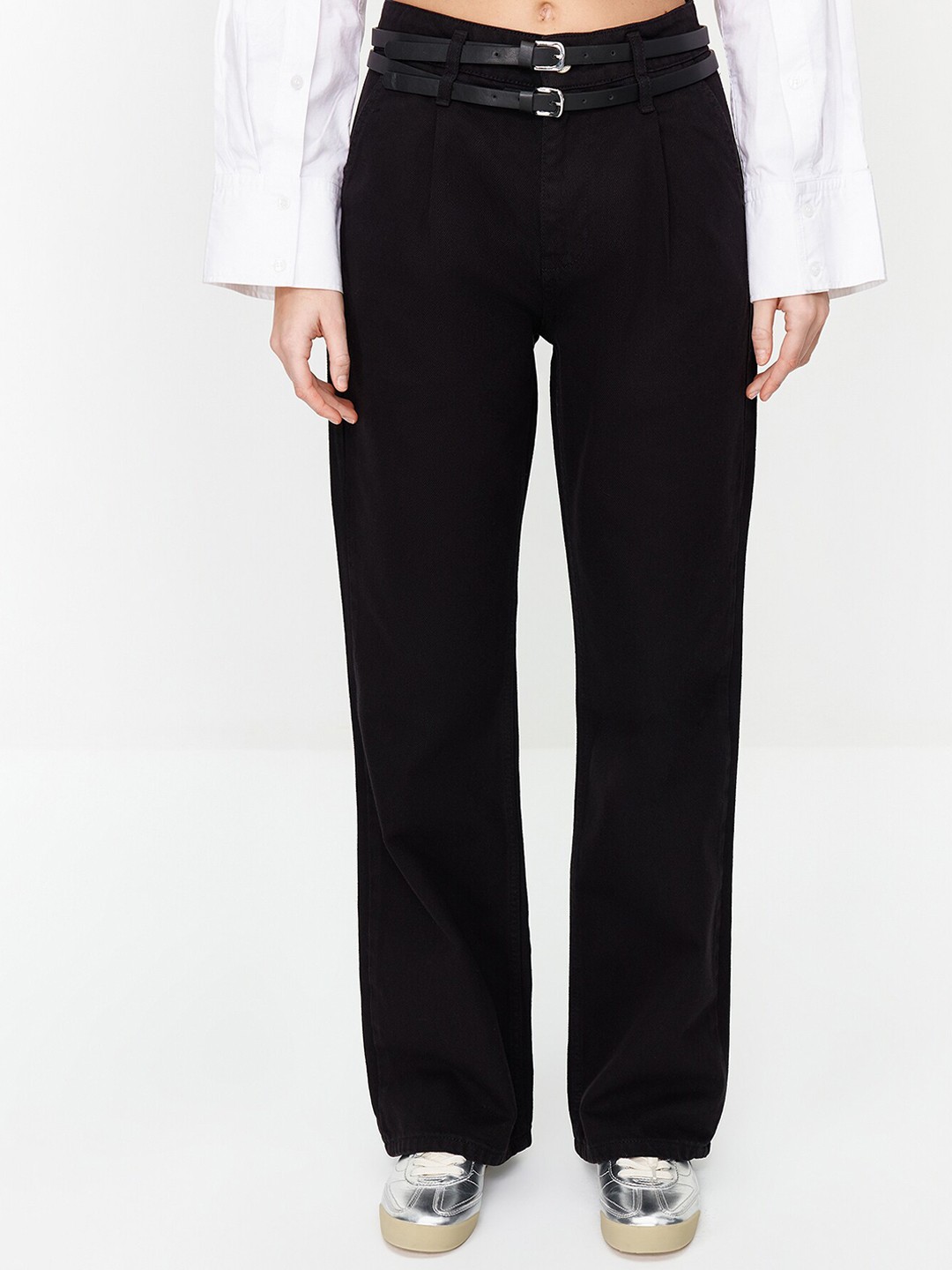 

Trendyol Women Clean Look Mid-Rise Cotton Jeans, Black