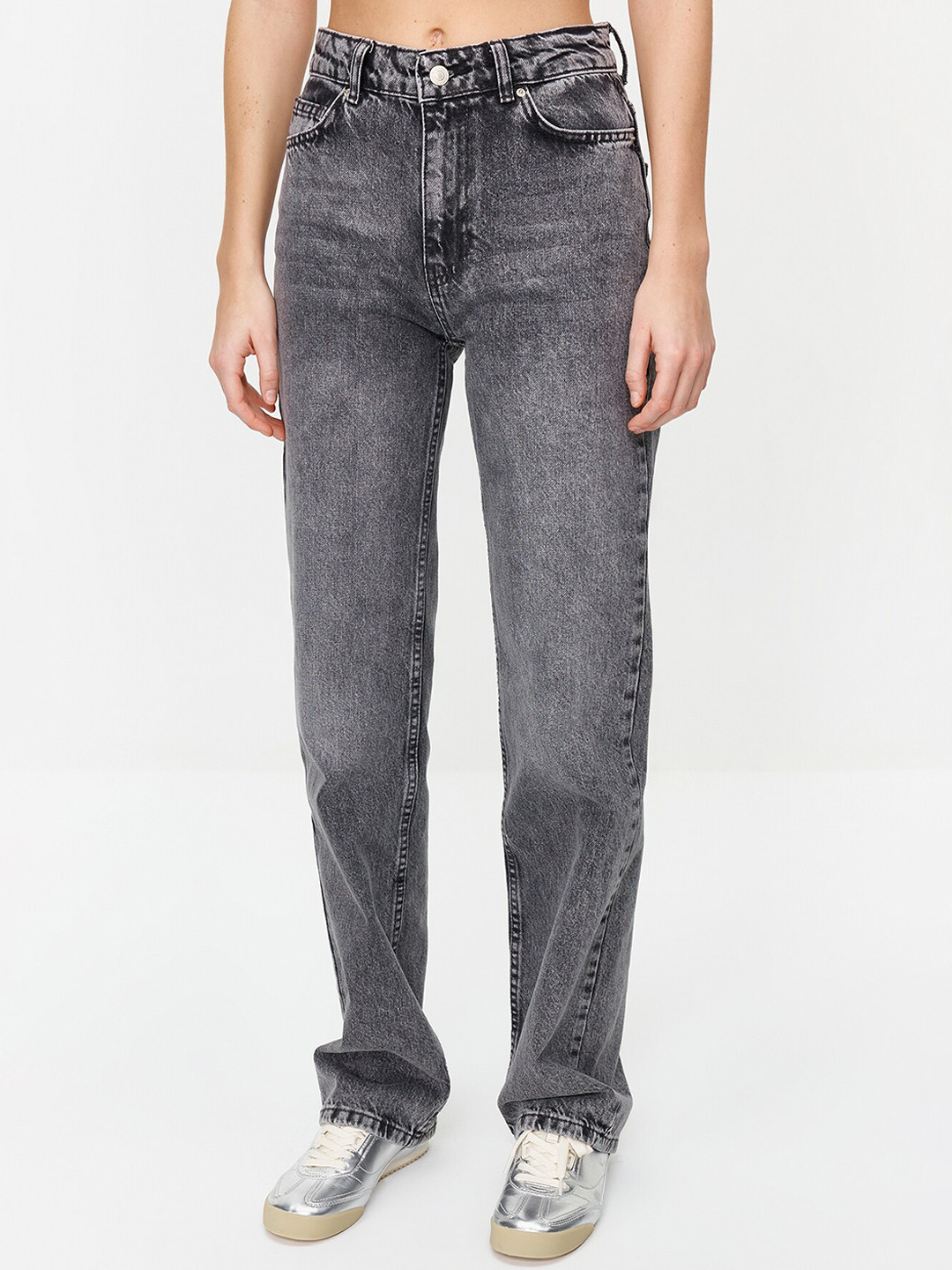 

Trendyol Women Clean Look Heavy Fade Pure Cotton Jeans, Grey