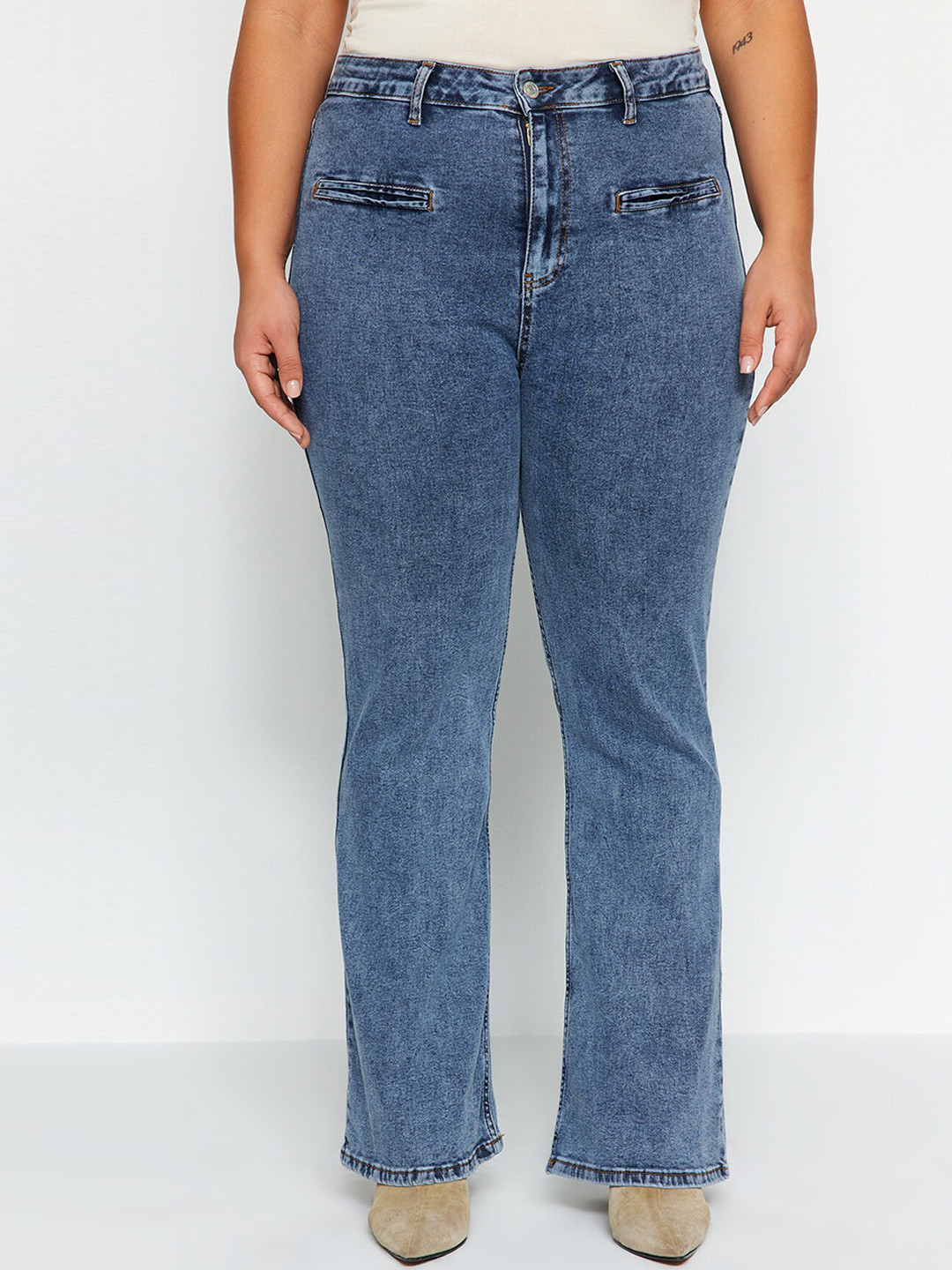 

Trendyol Women Light Fade Stretchable Jeans, Na