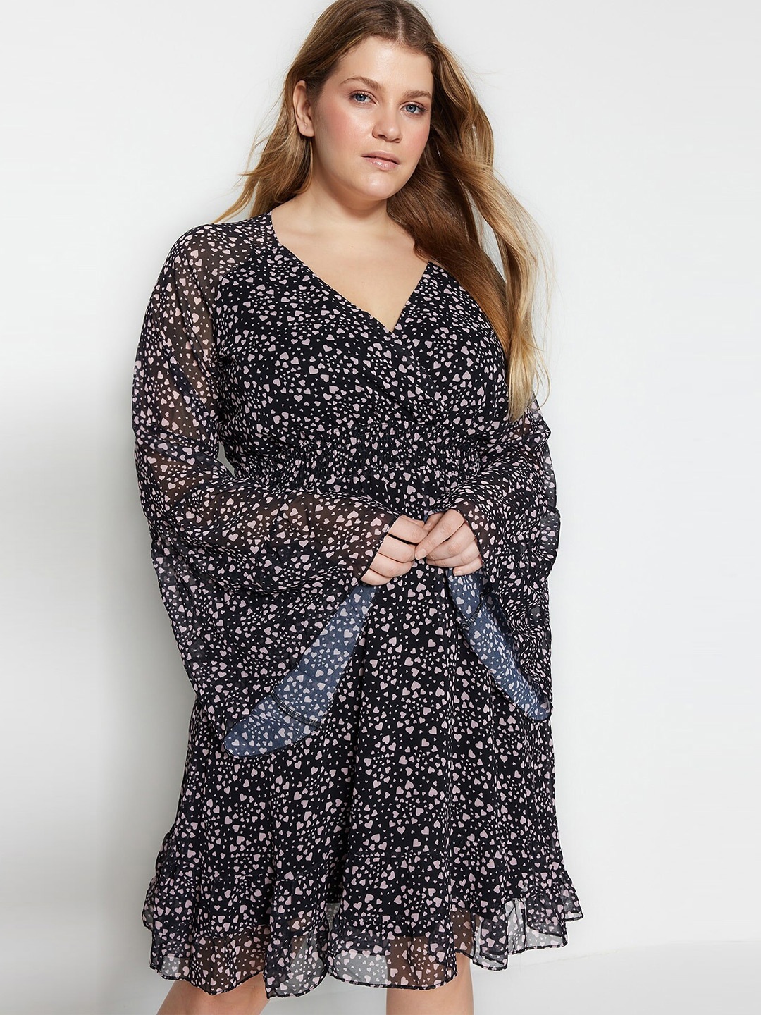 

Trendyol Plus Size Floral Printed V-Neck Bell Sleeves Fit & Flare Dress, Black