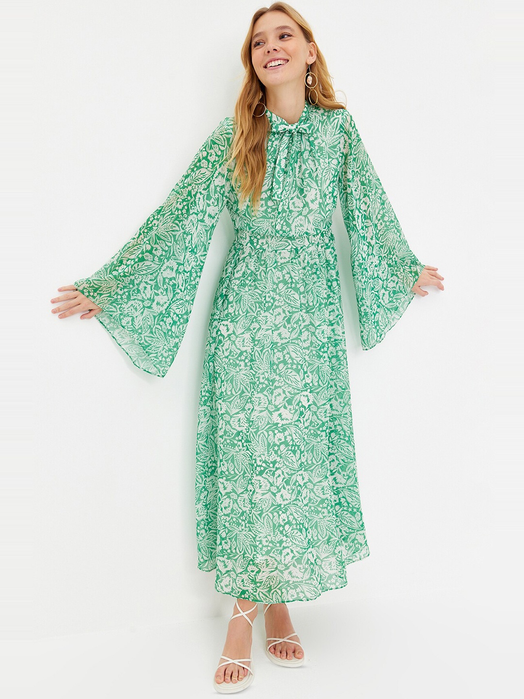 

Trendyol Floral Printed Tie-Up Neck Flared Sleeves Maxi Dress, Green