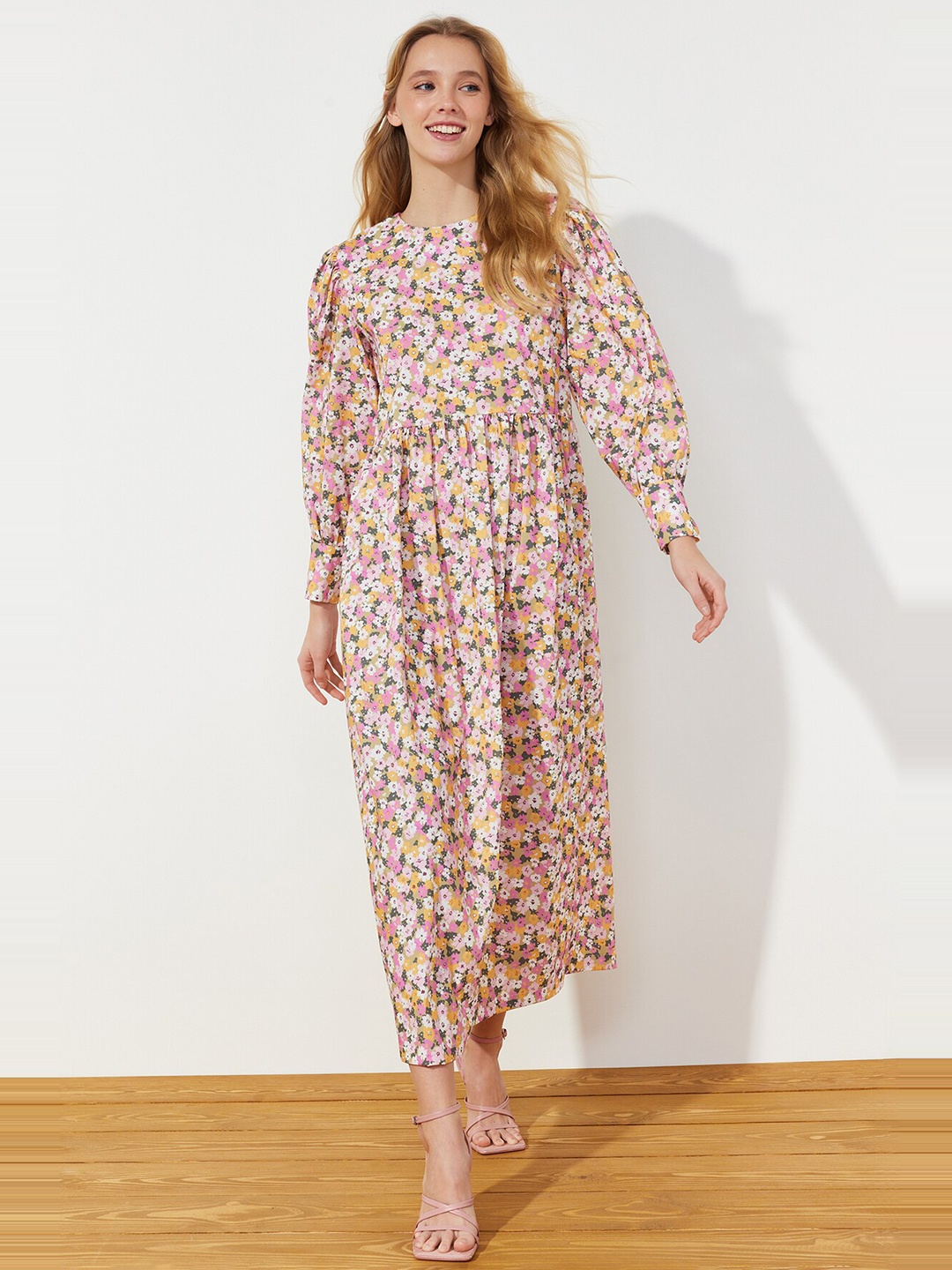 

Trendyol Floral Printed Cuffed Sleeves Gathered A-Line Midi Dress, White