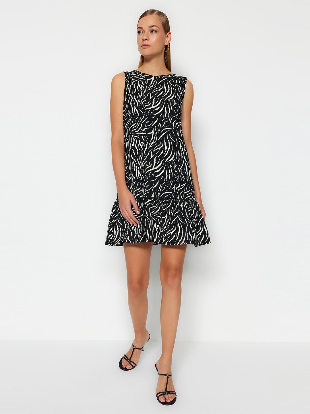 

Trendyol Abstract Printed Round Neck A-Line Dress, Black