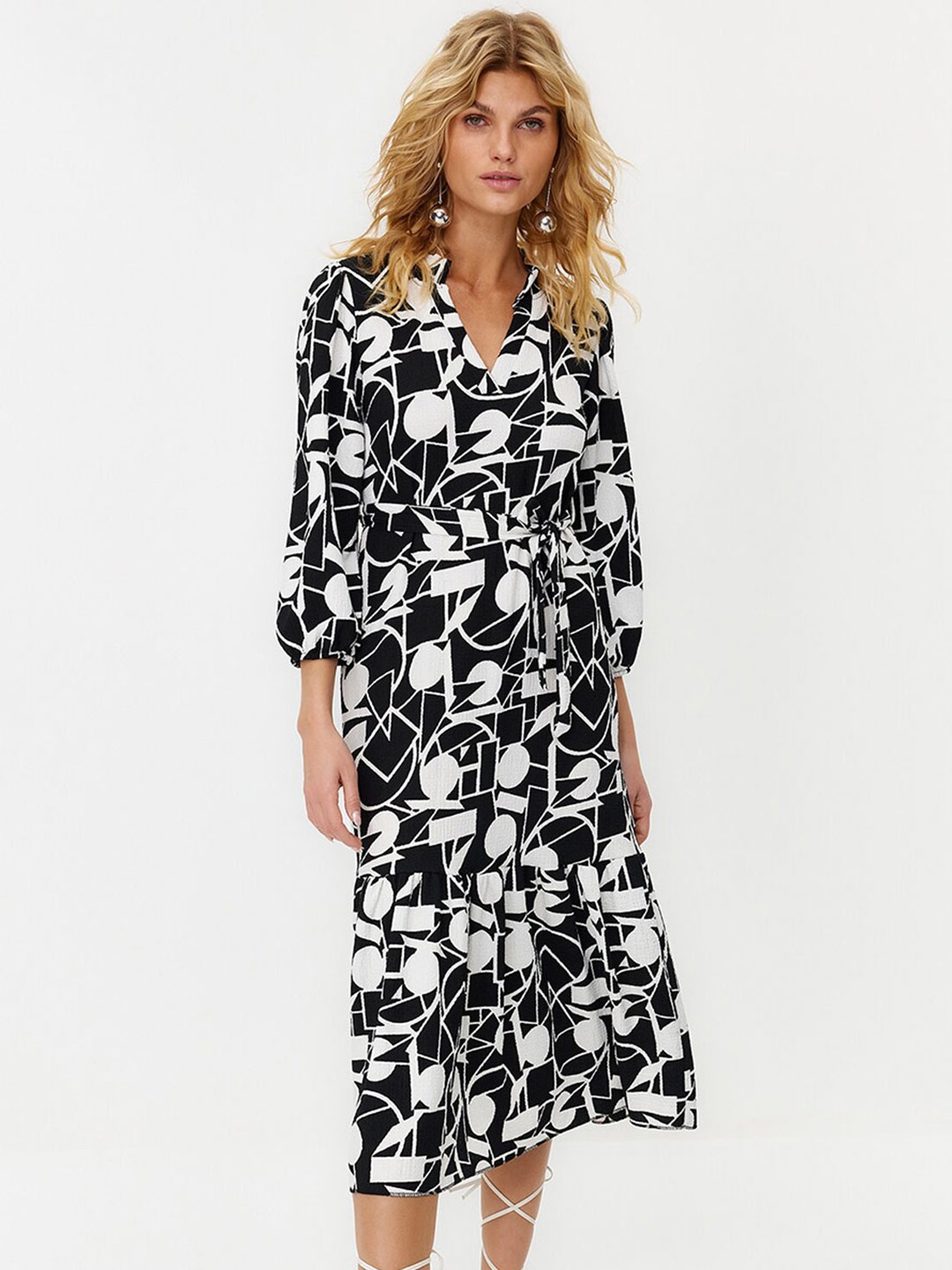 

Trendyol Geometric Printed Fit and Flare Midi Dress, Black