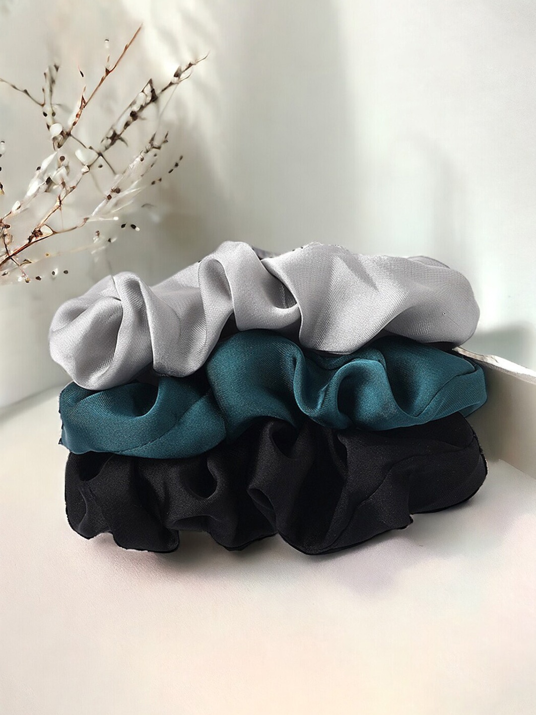 

Jewels Galaxy Set of 3 Satin Scrunchies, Grey