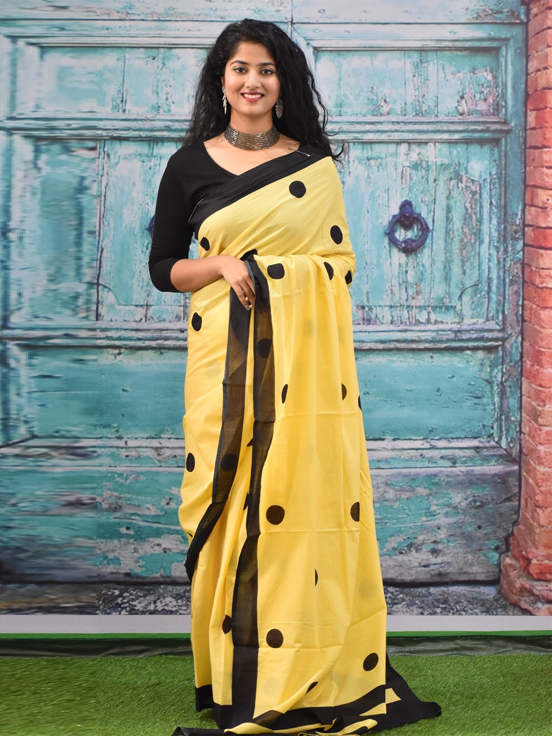 

KIAARON Polka Dot Printed Pure Cotton Block Print Saree, Yellow