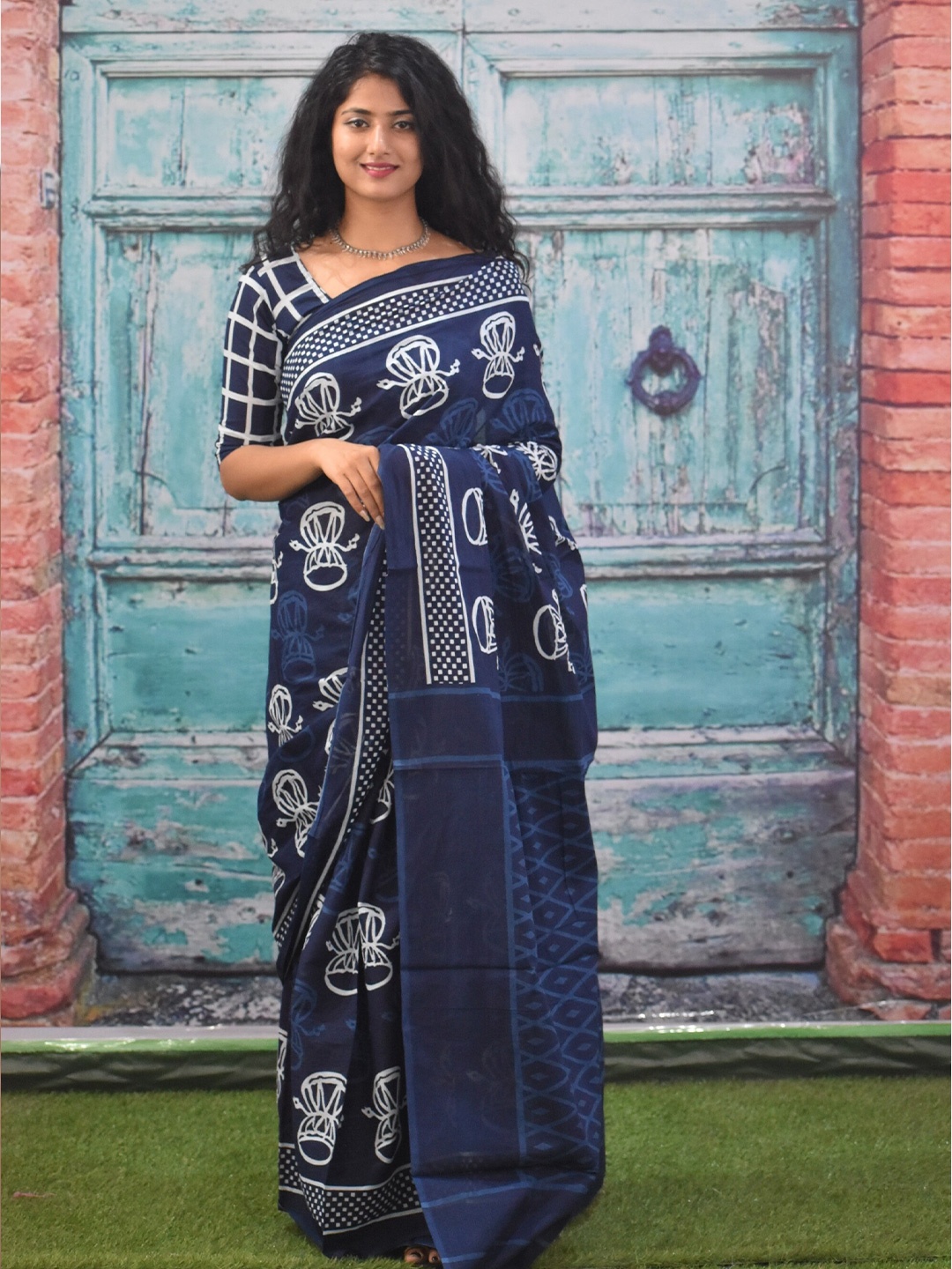 

KIAARON Ethnic Motifs Printed Pure Cotton Block Print Saree, Blue