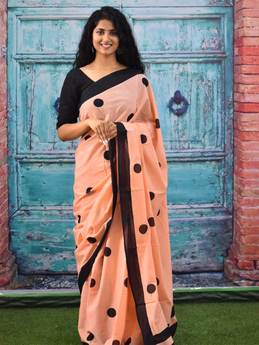 

KIAARON Polka Dot Printed Pure Cotton Block Print Saree, Peach