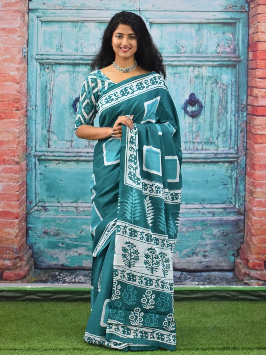 

KIAARON Ethnic Motifs Printed Pure Cotton Block Print Saree, Green