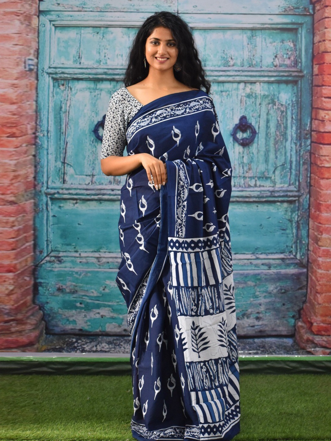 

KIAARON Ethnic Motifs Printed Pure Cotton Block Print Saree, Blue