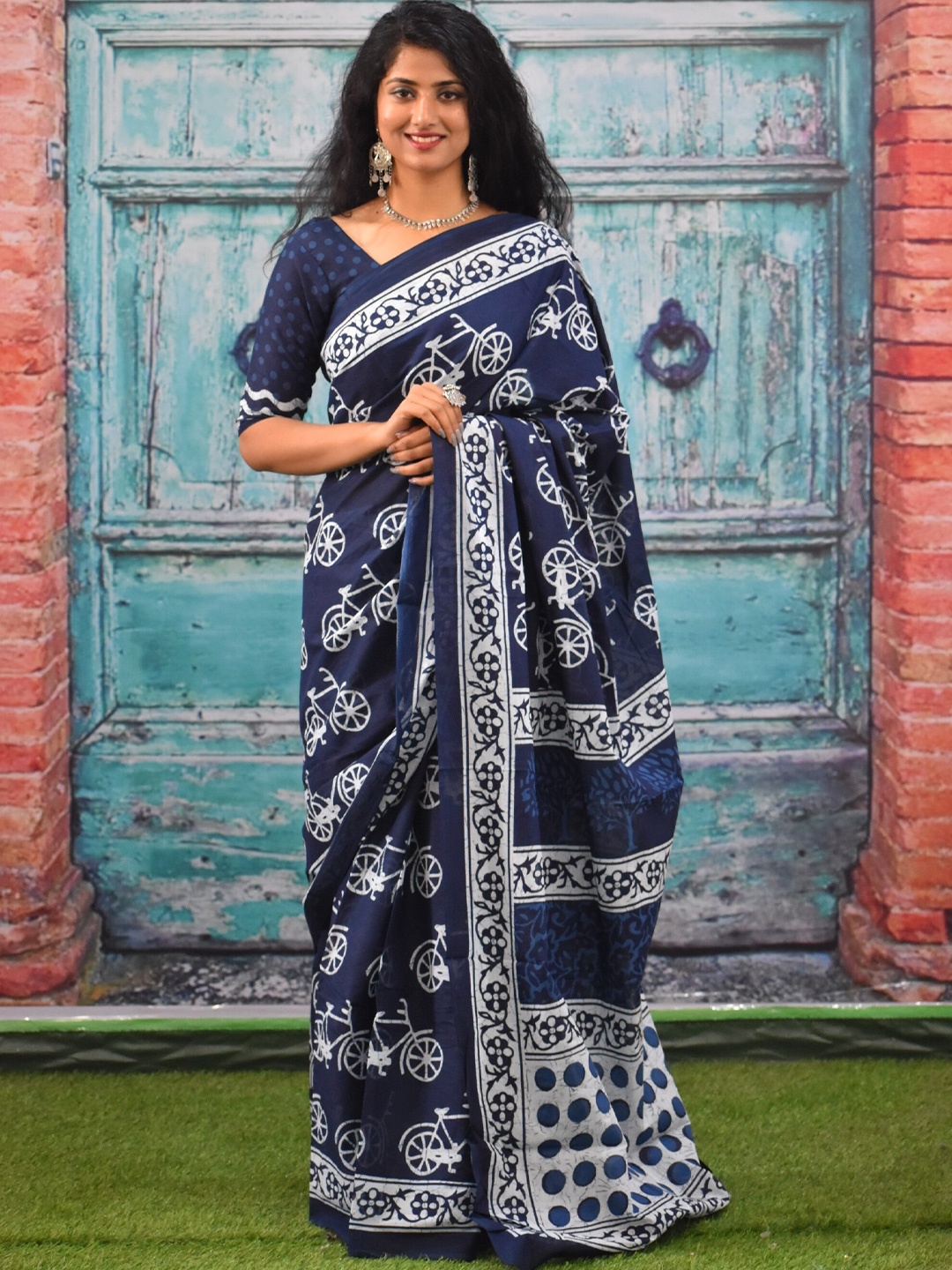 

KIAARON Ethnic Motifs Printed Pure Cotton Block Print Saree, Blue