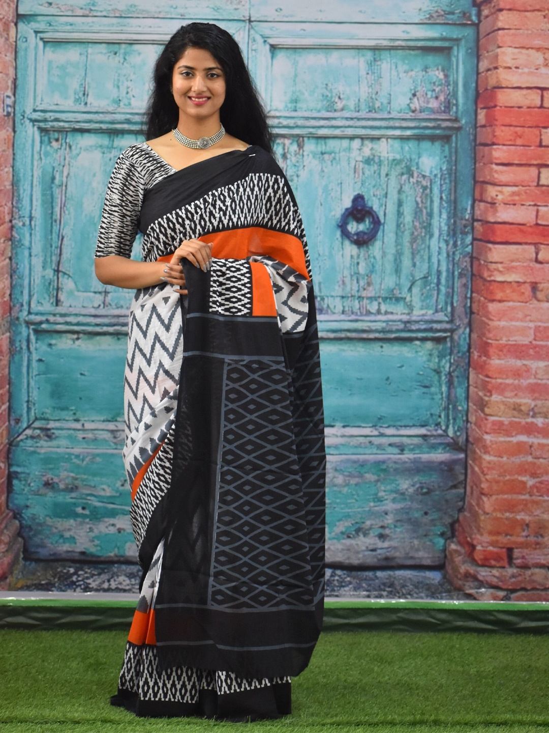 

KIAARON Geometric Printed Pure Cotton Block Print Saree, Orange