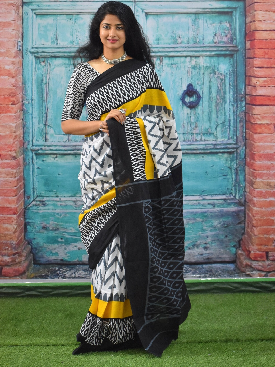 

KIAARON Geometric Printed Pure Cotton Block Print Saree, Yellow