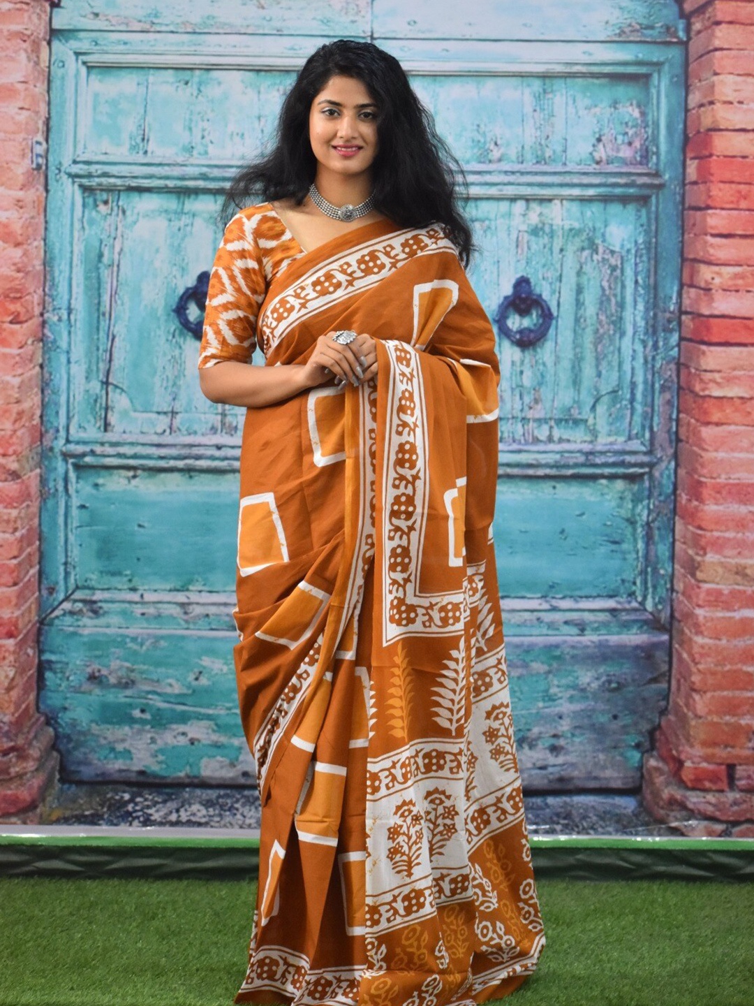 

KIAARON Geometric Pure Cotton Block Print Saree, Mustard