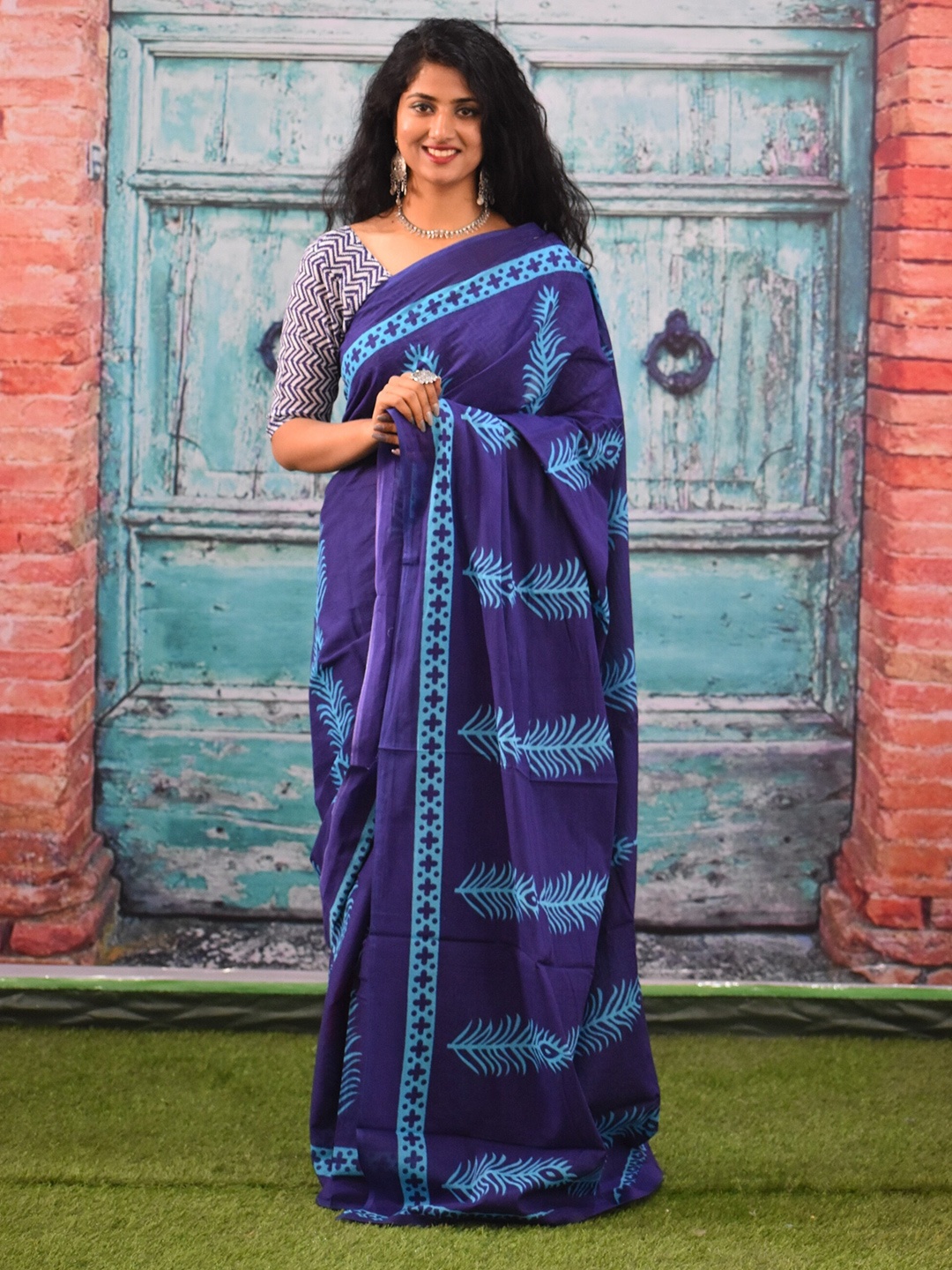 

KIAARON Floral Printed Pure Cotton Block Print Saree, Blue