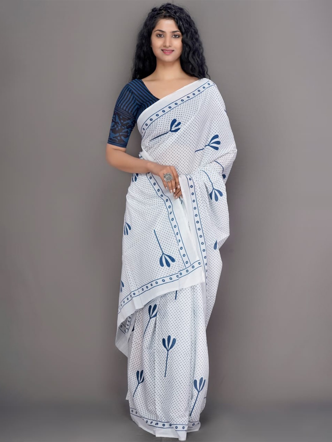 

KIAARON Floral Printed Pure Cotton Block Print Saree, White