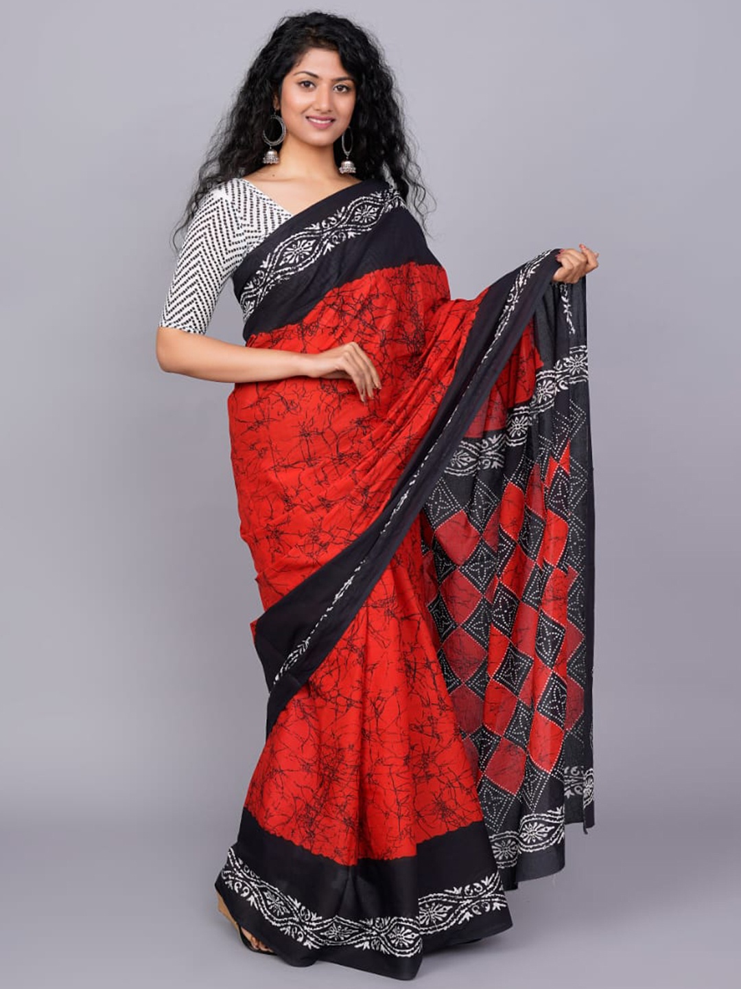 

KIAARON Abstract Printed Pure Cotton Block Print Saree, Red