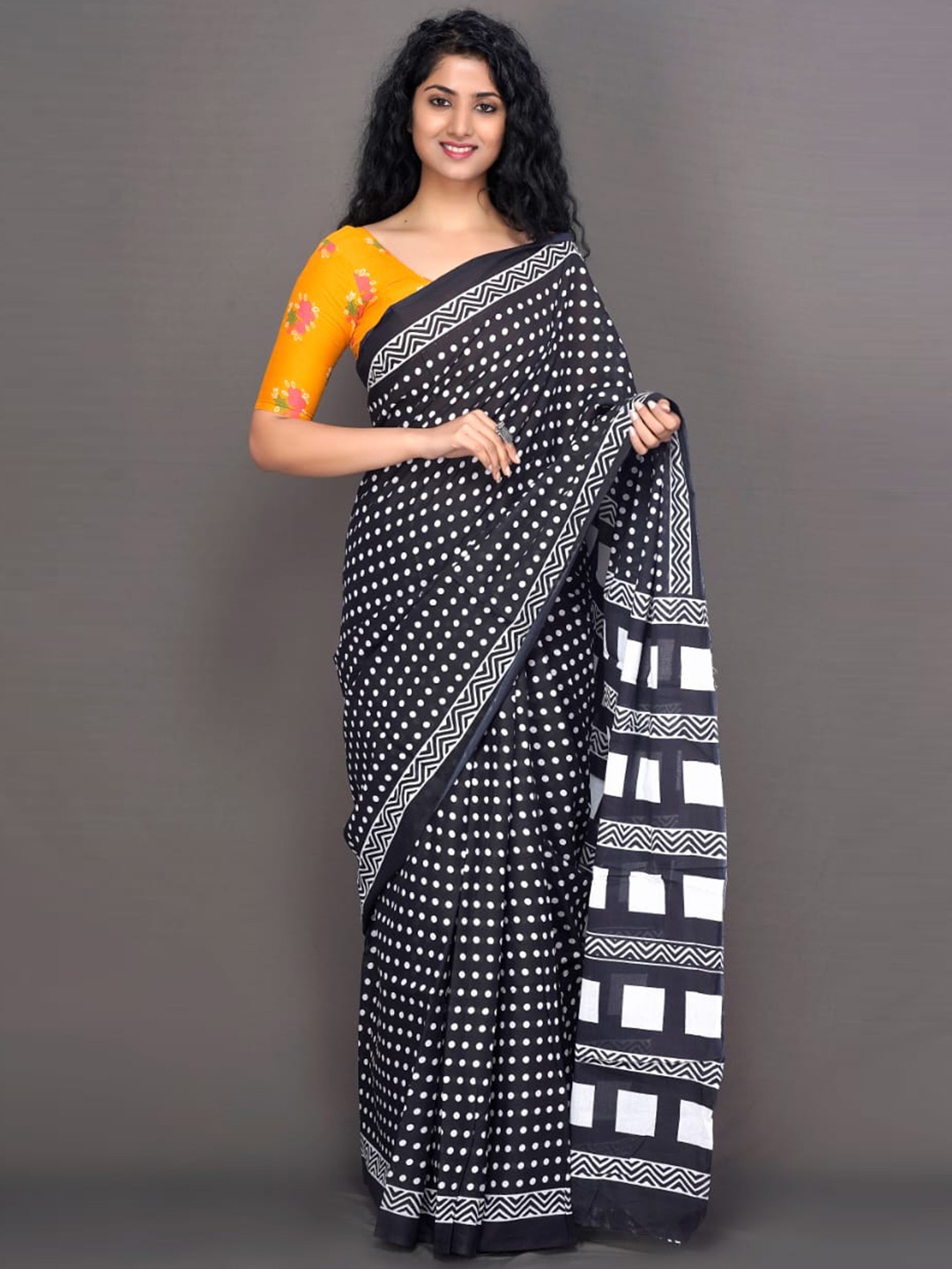 

KIAARON Polka Dots Printed Pure Cotton Block Print Saree, Black