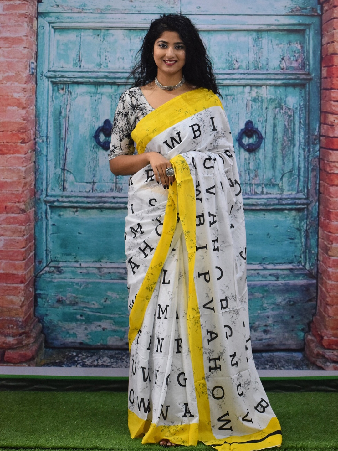 

KIAARON Typography Printed Pure Cotton Block Print Saree, Yellow