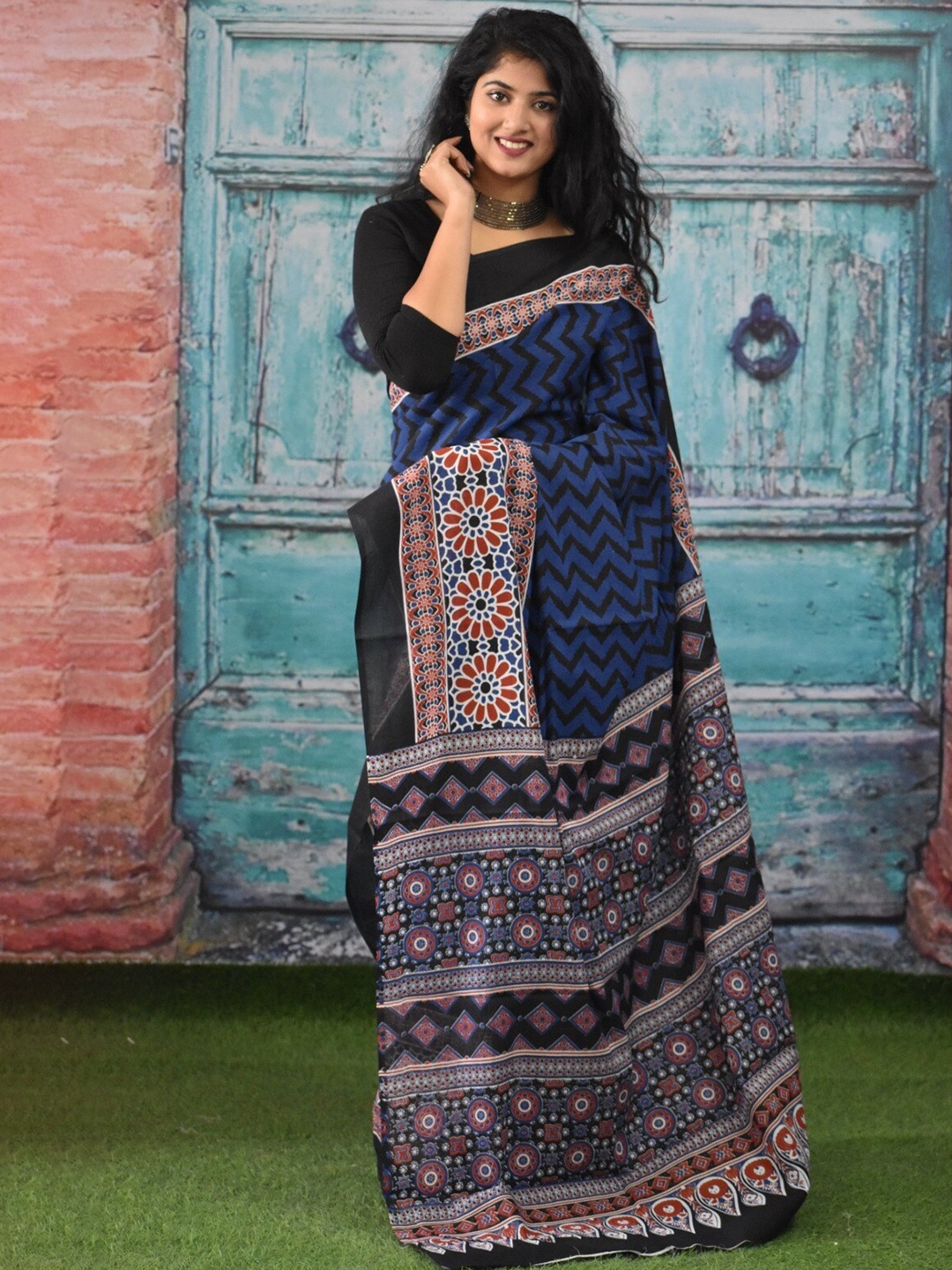 

KIAARON Geometric Printed Pure Cotton Block Print Saree, Blue