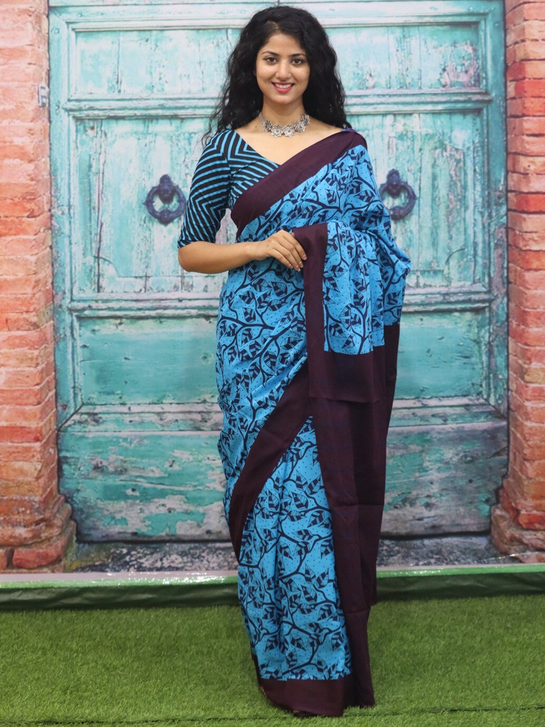 

KIAARON Floral Printed Pure Cotton Block Print Saree, Blue