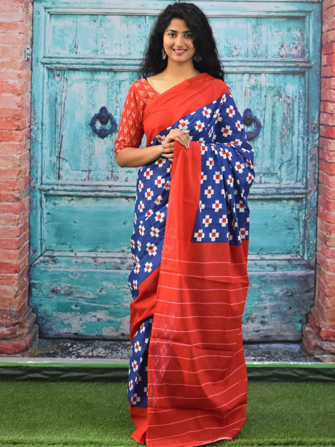 

KIAARON Geometric Printed Pure Cotton Block Print Saree, Blue