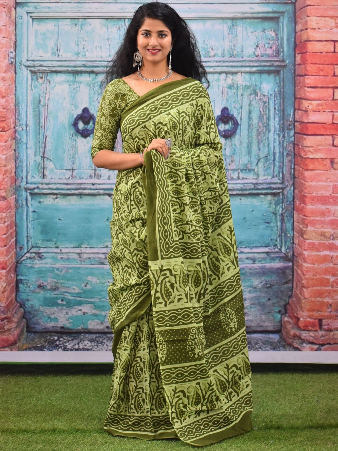 

KIAARON Floral Printed Pure Cotton Block Print Saree, Green