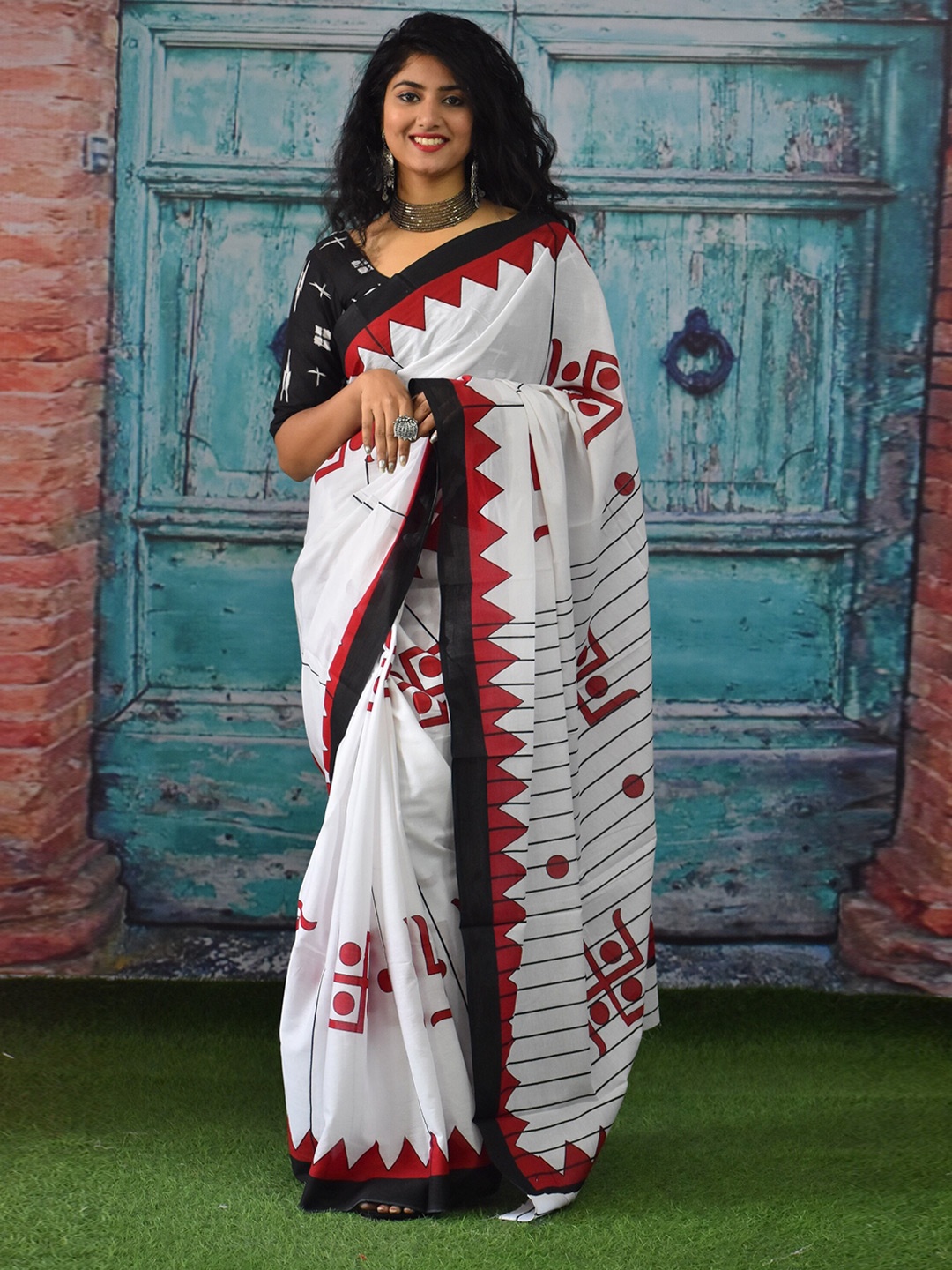 

KIAARON Batik Printed Pure Cotton Block Print Saree, White