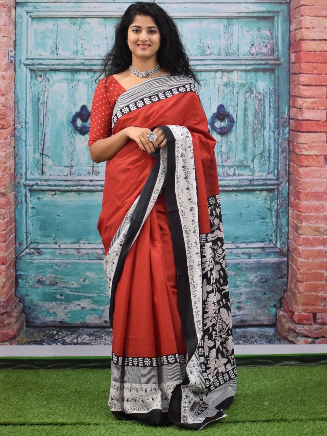 

KIAARON Floral Printed Pure Cotton Block Print Saree, Red
