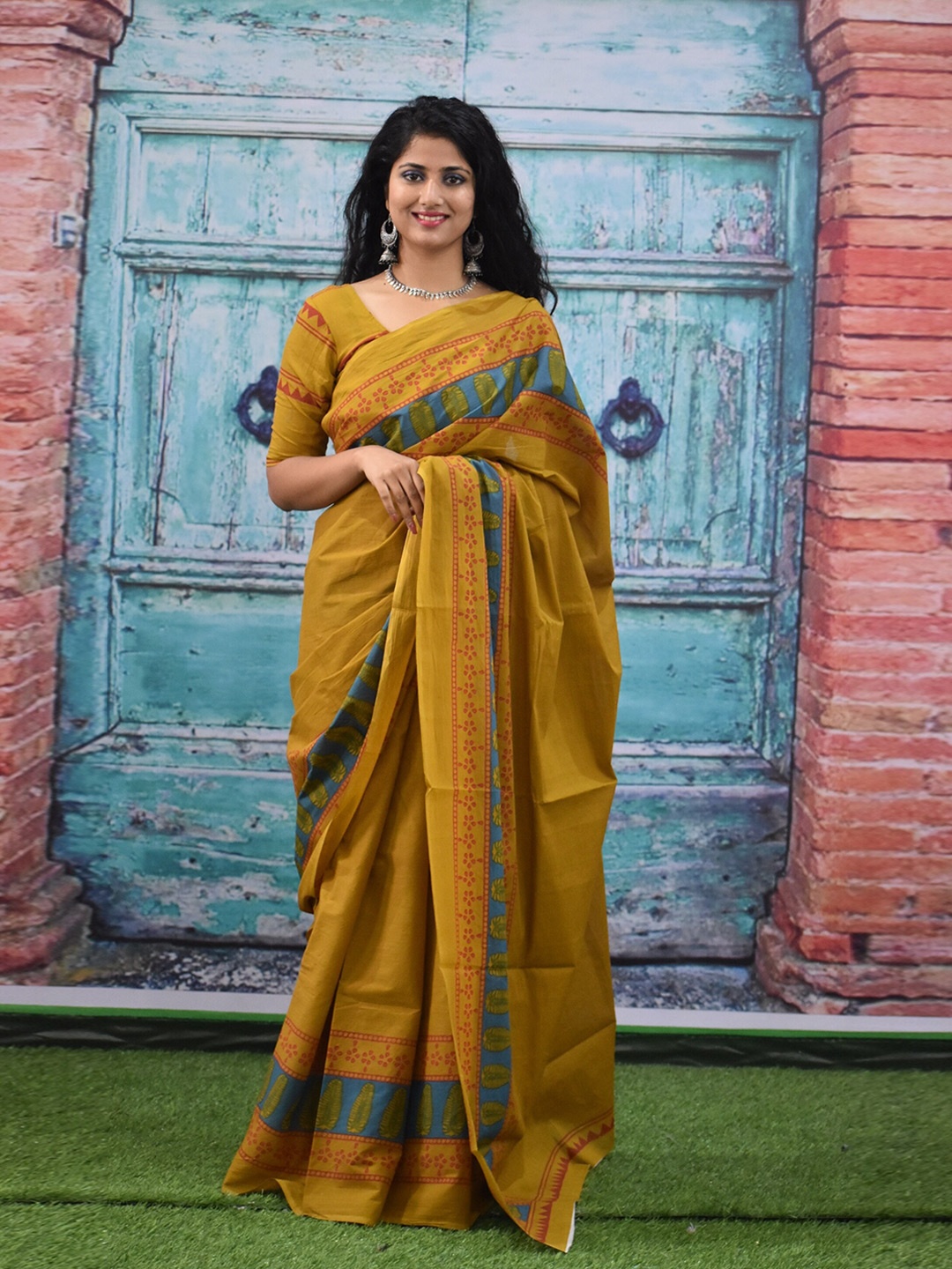 

KIAARON Floral Printed Pure Cotton Block Print Saree, Mustard