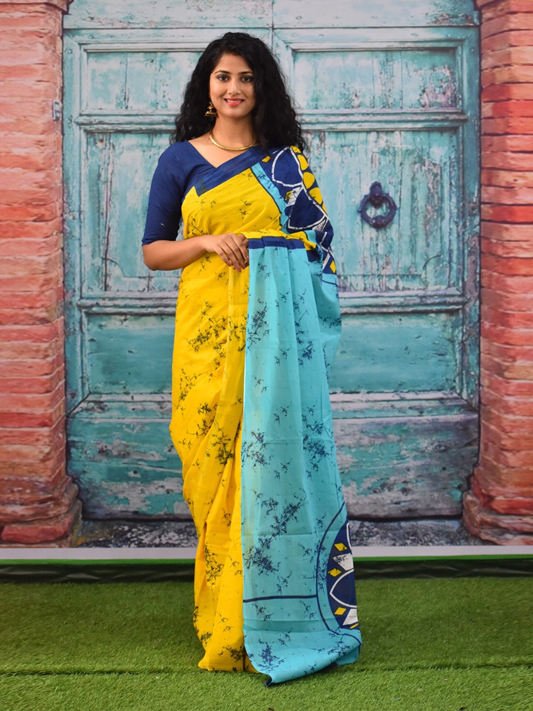 

KIAARON Abstract Printed Pure Cotton Block Print Saree, Yellow