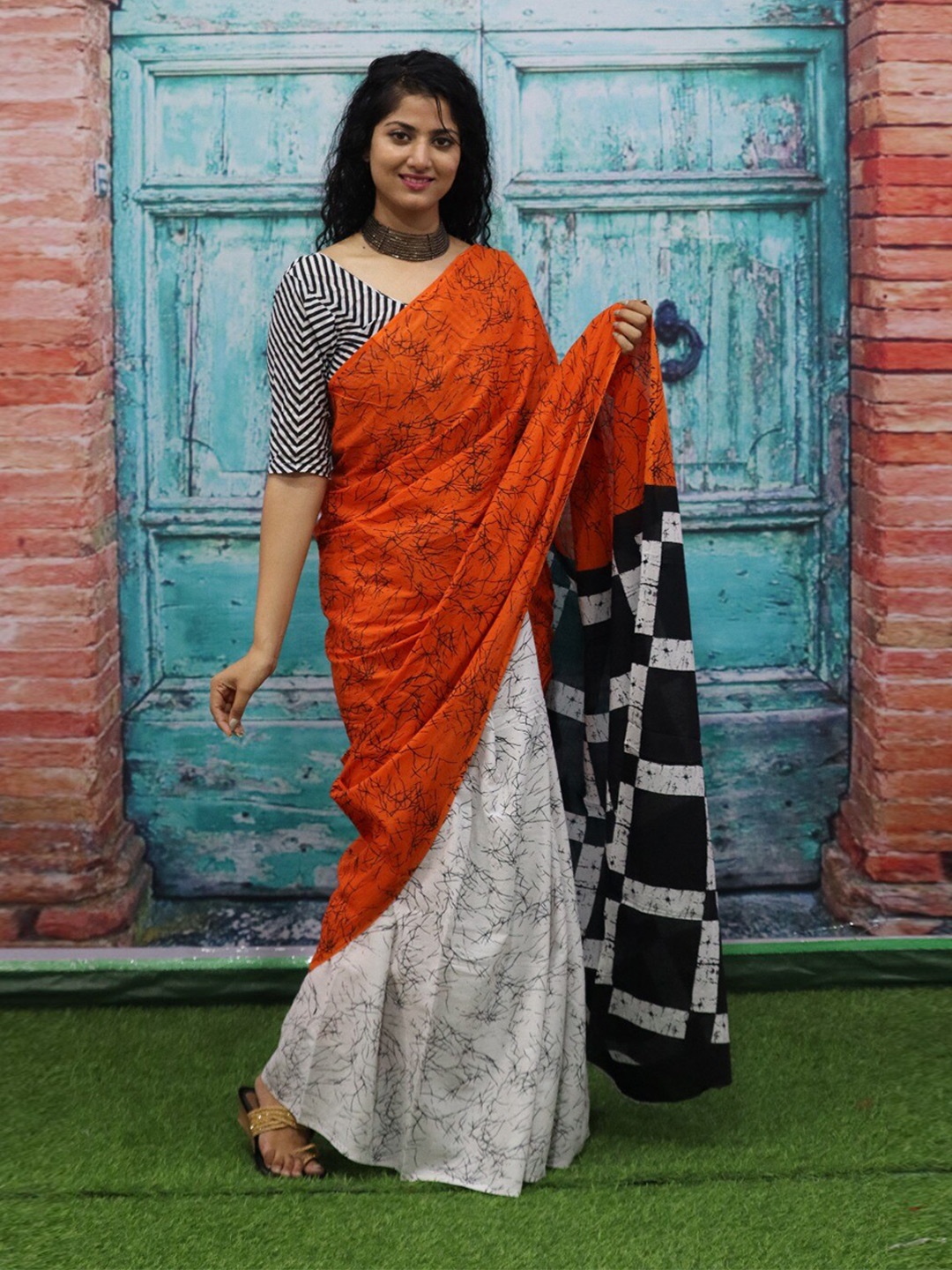 

KIAARON Abstract Printed Pure Cotton Block Print Saree, Orange