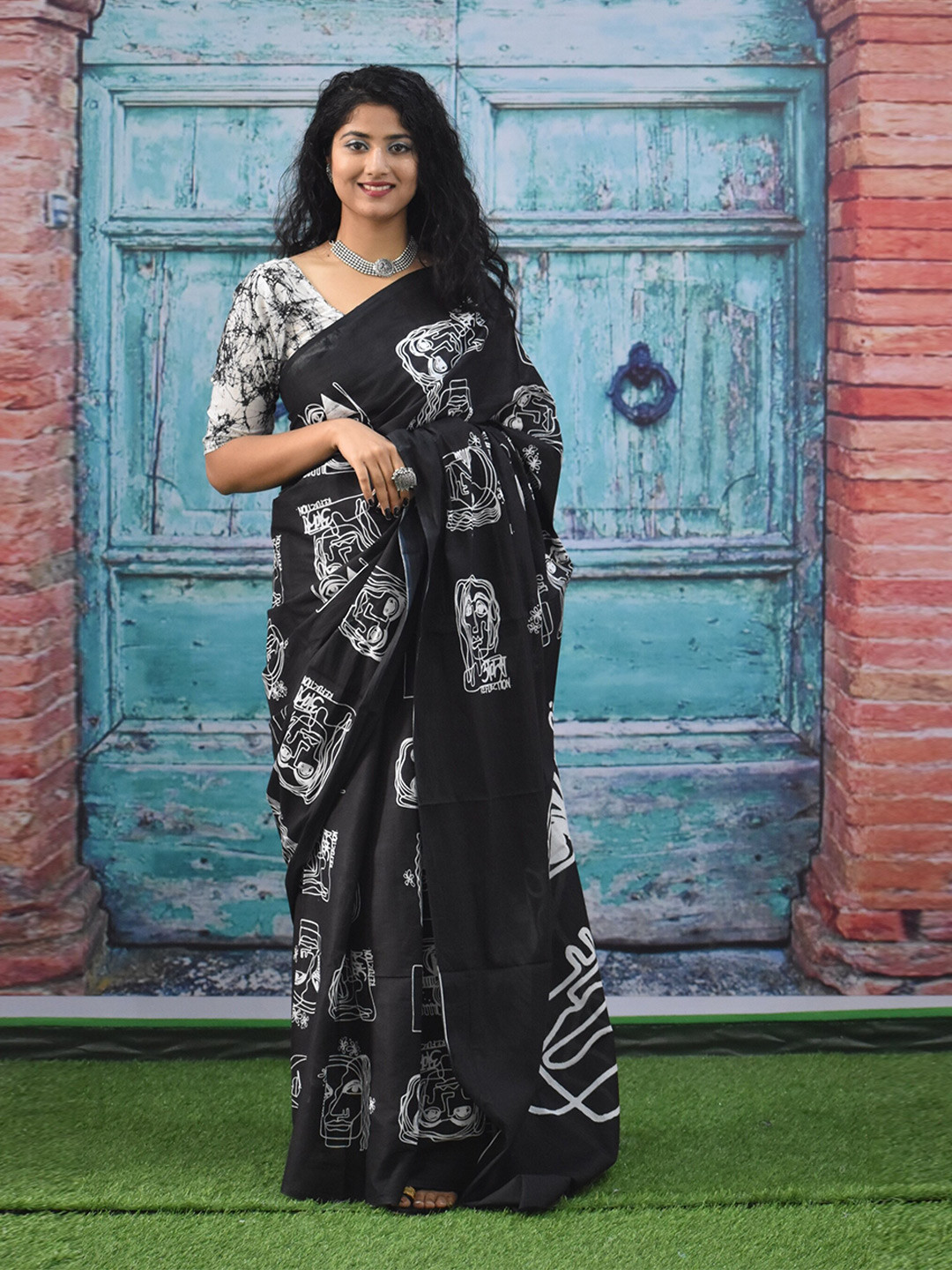 

KIAARON Ethnic Motifs Pure Cotton Block Print Saree, Black