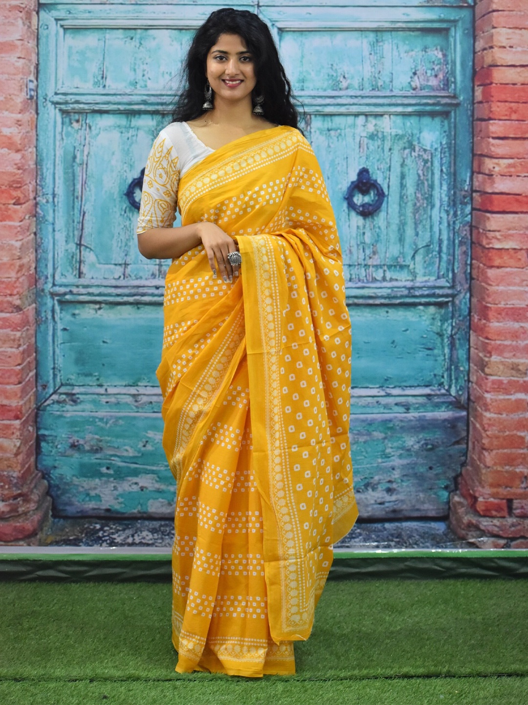 

KIAARON Geometric Printed Pure Cotton Block Print Saree, Yellow