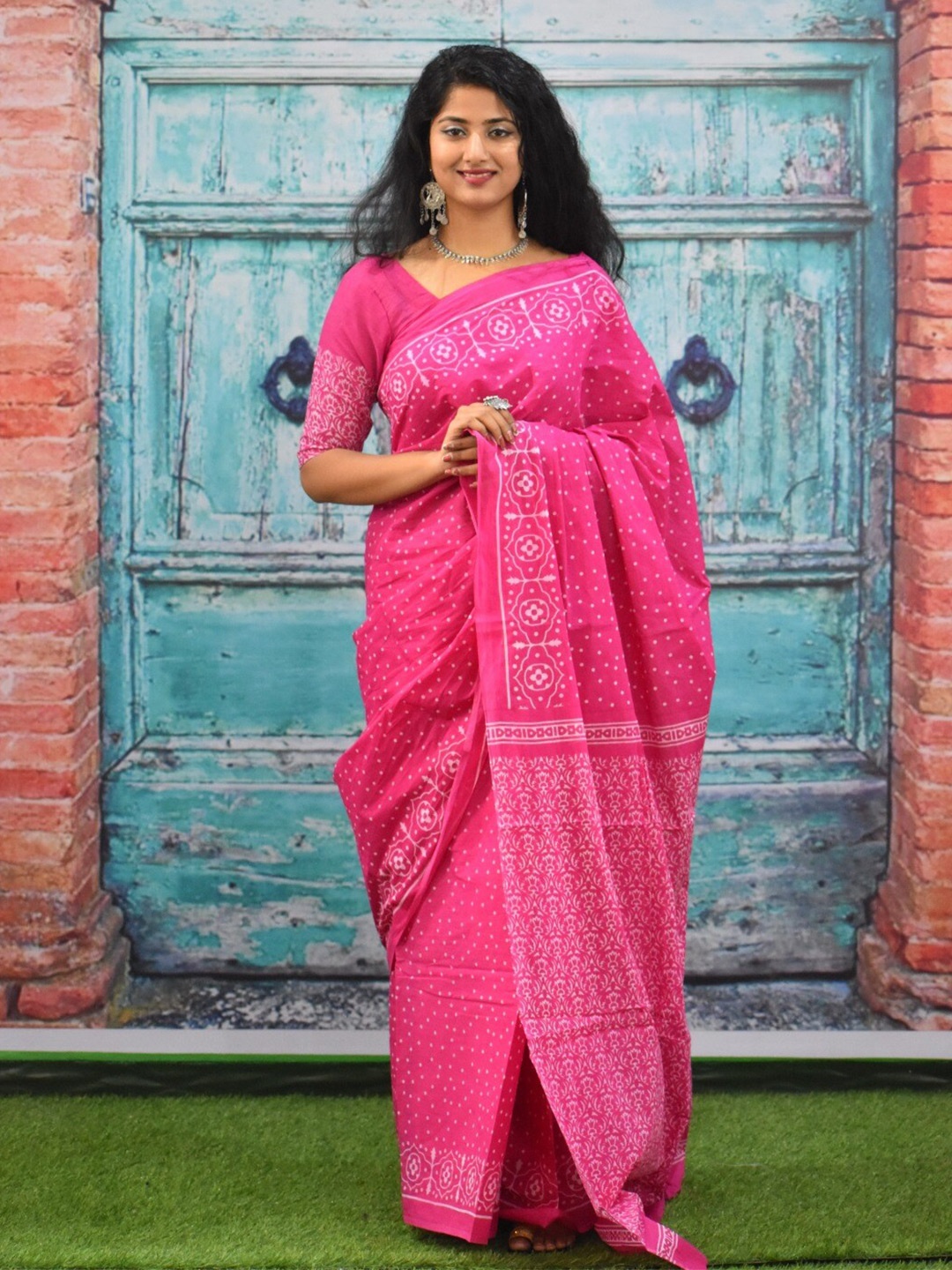 

KIAARON Polka Dot Printed Pure Cotton Block Print Saree, Pink